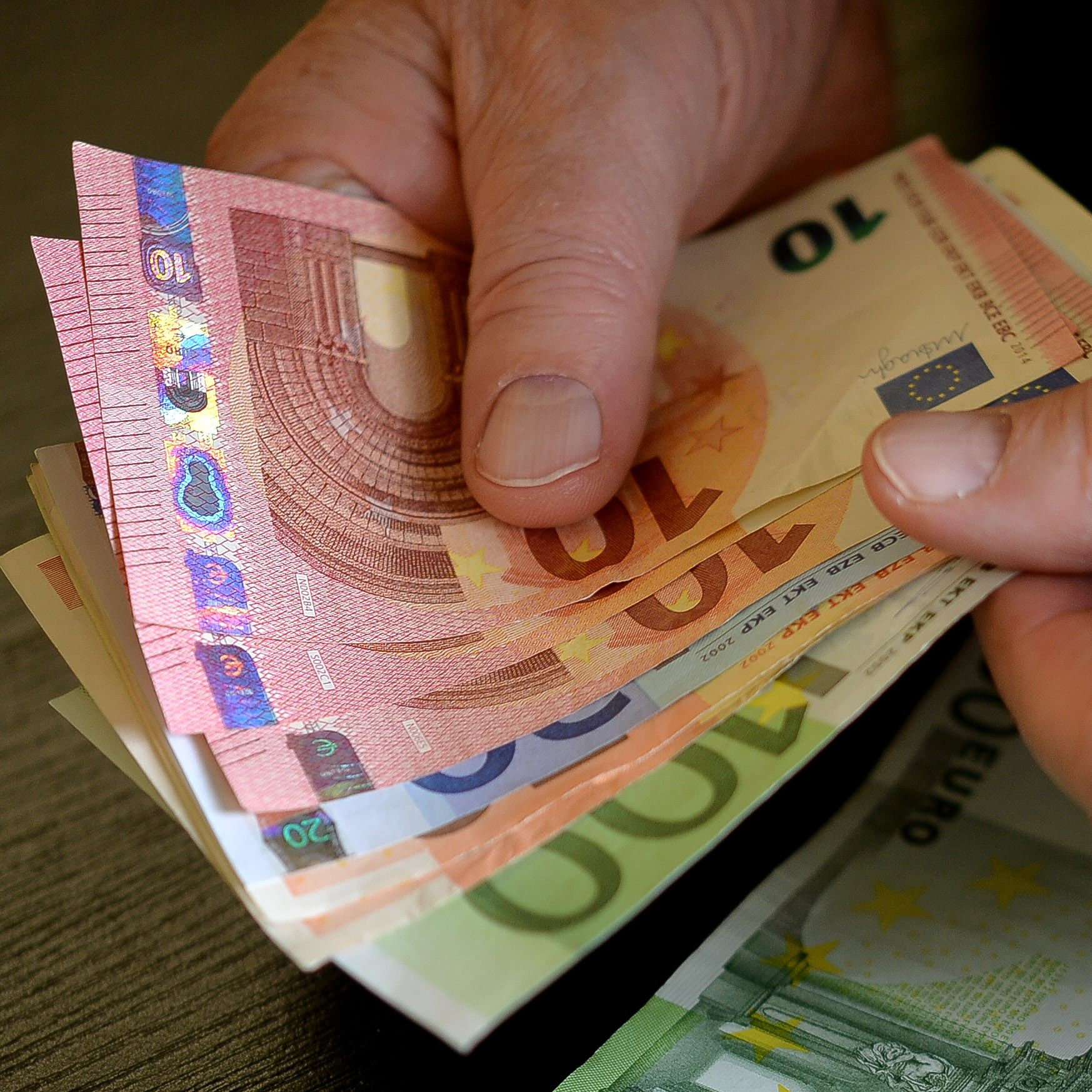 Gebeutelte Betriebe können um weitere Coronahilfen ansuchen.