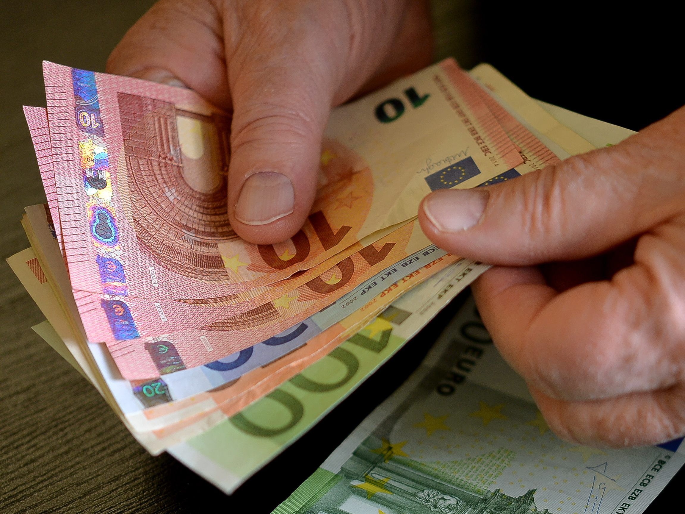 Gebeutelte Betriebe können um weitere Coronahilfen ansuchen.