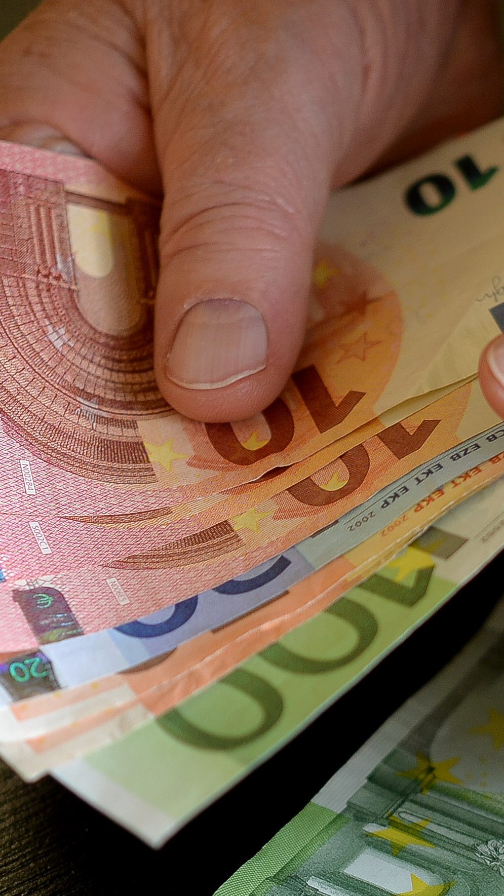 Gebeutelte Betriebe können um weitere Coronahilfen ansuchen.