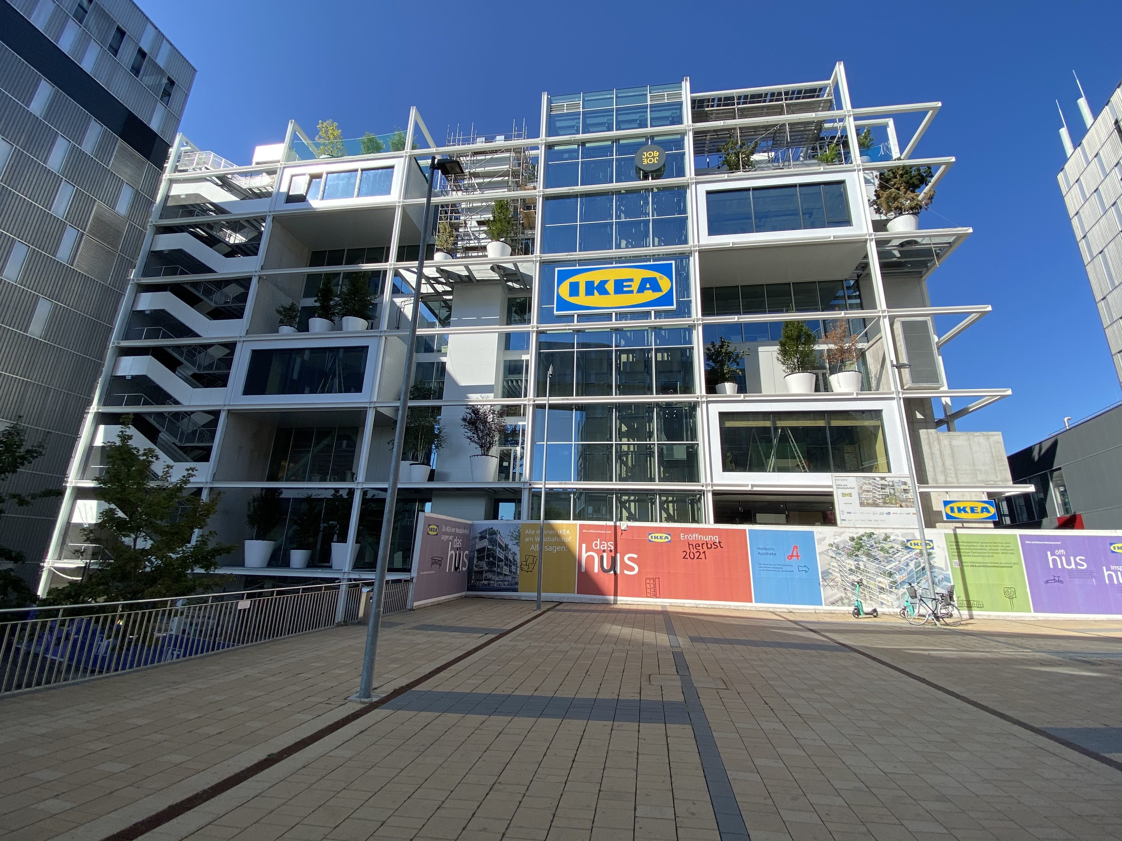 Der IKEA am Westbahnhof ist vorerst nur mit Anmeldung besuchbar. Der IKEA am Westbahnhof ist vorerst nur mit Anmeldung besuchbar.