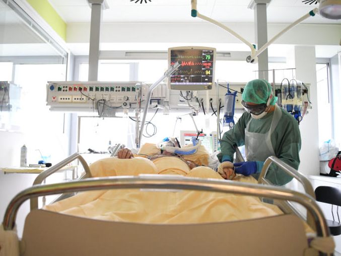 Experten gehen von einer Verdoppelung der Intensivpatienten in den nächsten zwei Wochen aus.