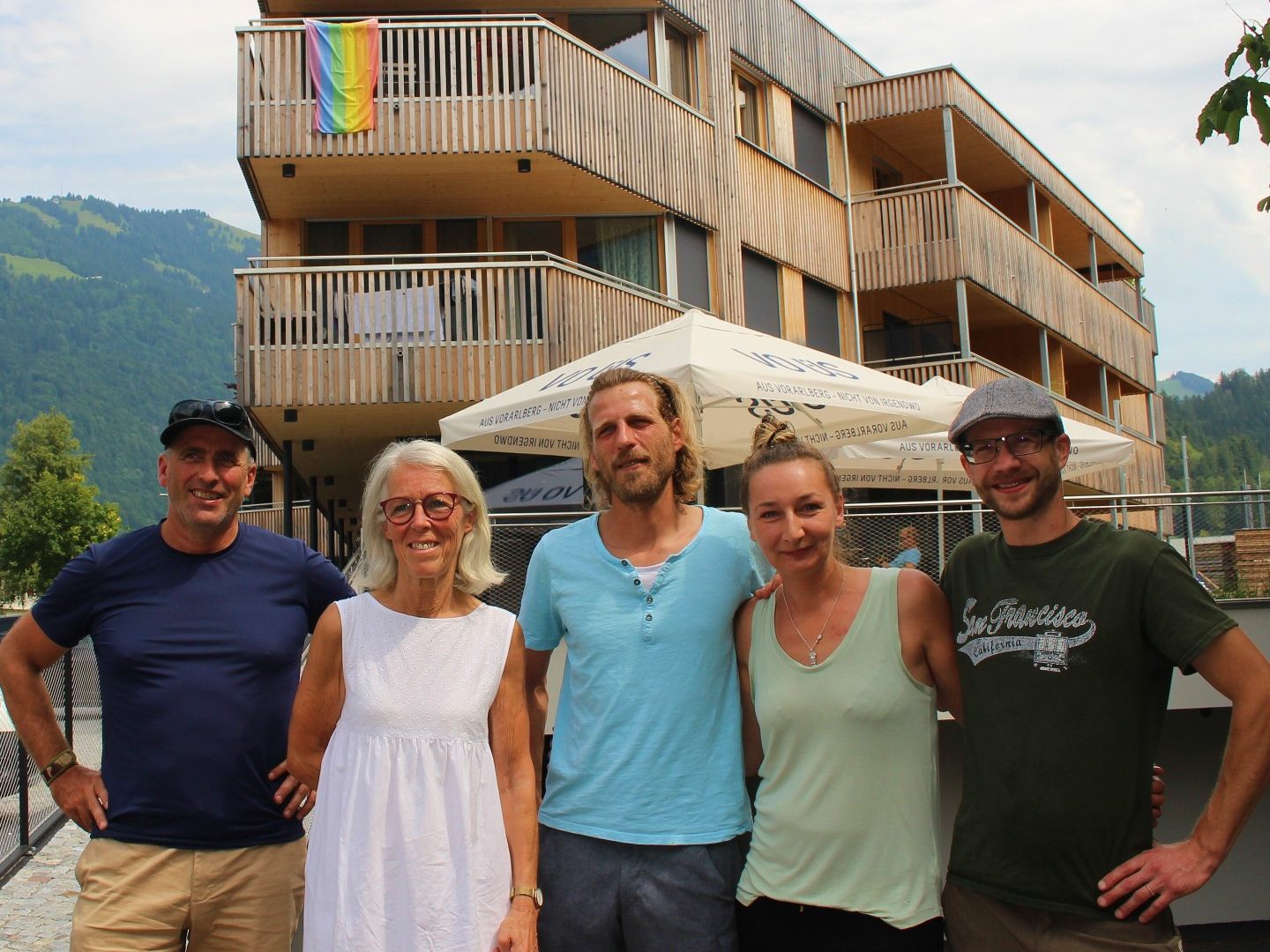 Ralph Broger, Theresia Fröwis, Mirko Hofmann, Kathrin Sowa und Stefan Jazbec freuen sich, dass im Komot weitgehend Normalität einzieht. Ralph Broger, Theresia Fröwis, Mirko Hofmann, Kathrin Sowa und Stefan Jazbec freuen sich, dass im Komot weitgehend Normalität einzieht.