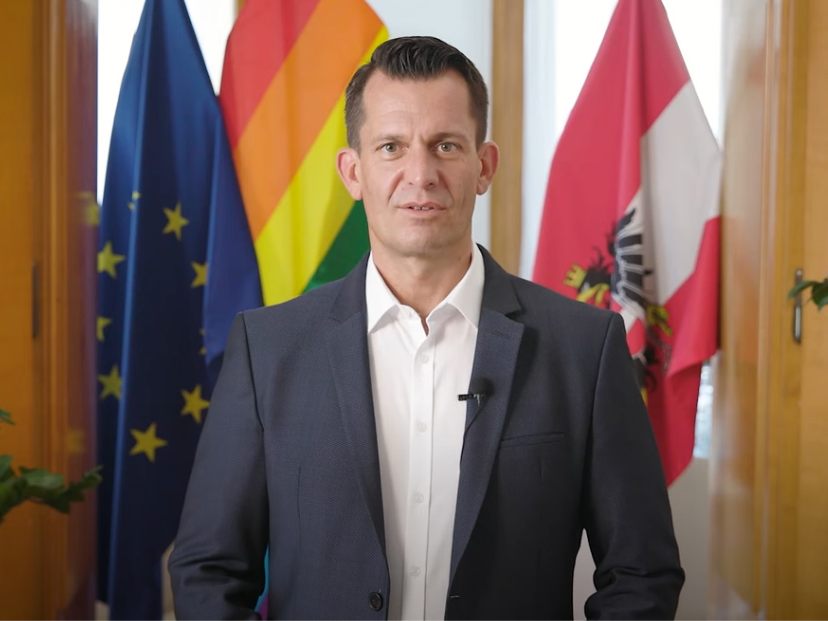 Mückstein bittet in BKS, Türkisch und Rumänisch zur Impfung.