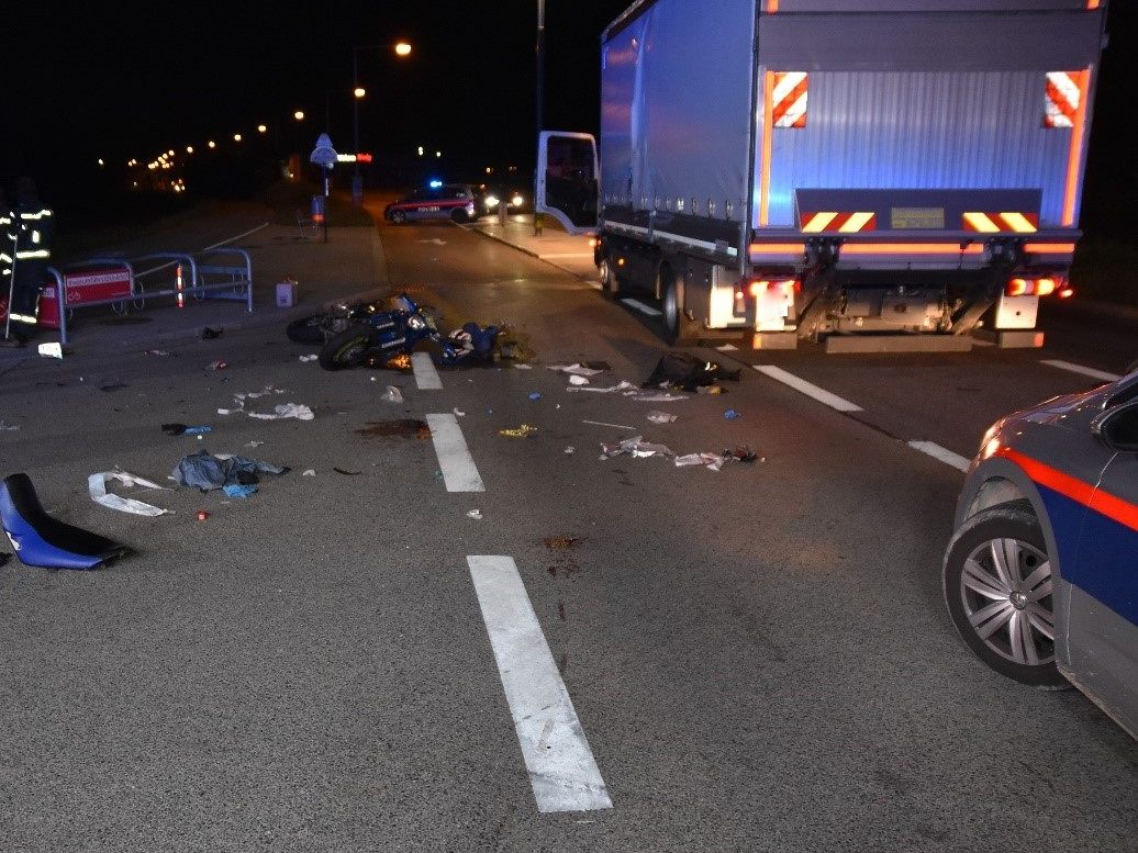 Motorradfahrer prallte in Wien-Liesing gegen Lkw: tot Motorradfahrer prallte in Wien-Liesing gegen Lkw: tot