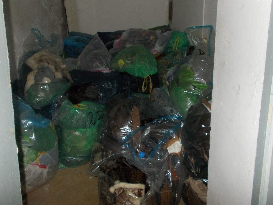 600 Pelzmäntel hatte der Mann in einer Wiener Wohnung gelagert 600 Pelzmäntel hatte der Mann in einer Wiener Wohnung gelagert