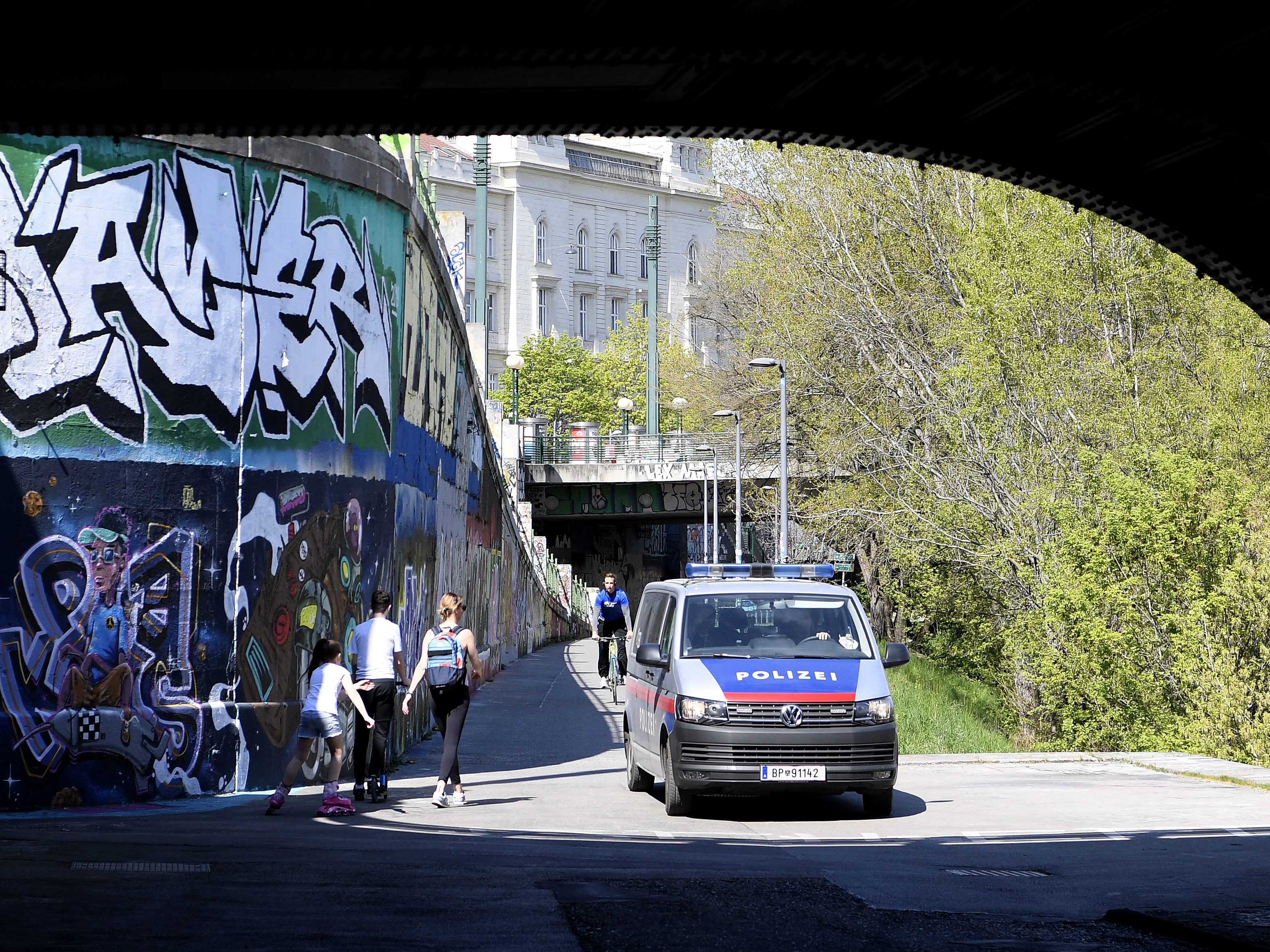 Die Wiener Polizei konnte den Jugendlichen rasch ausforschen. Die Wiener Polizei konnte den Jugendlichen rasch ausforschen.