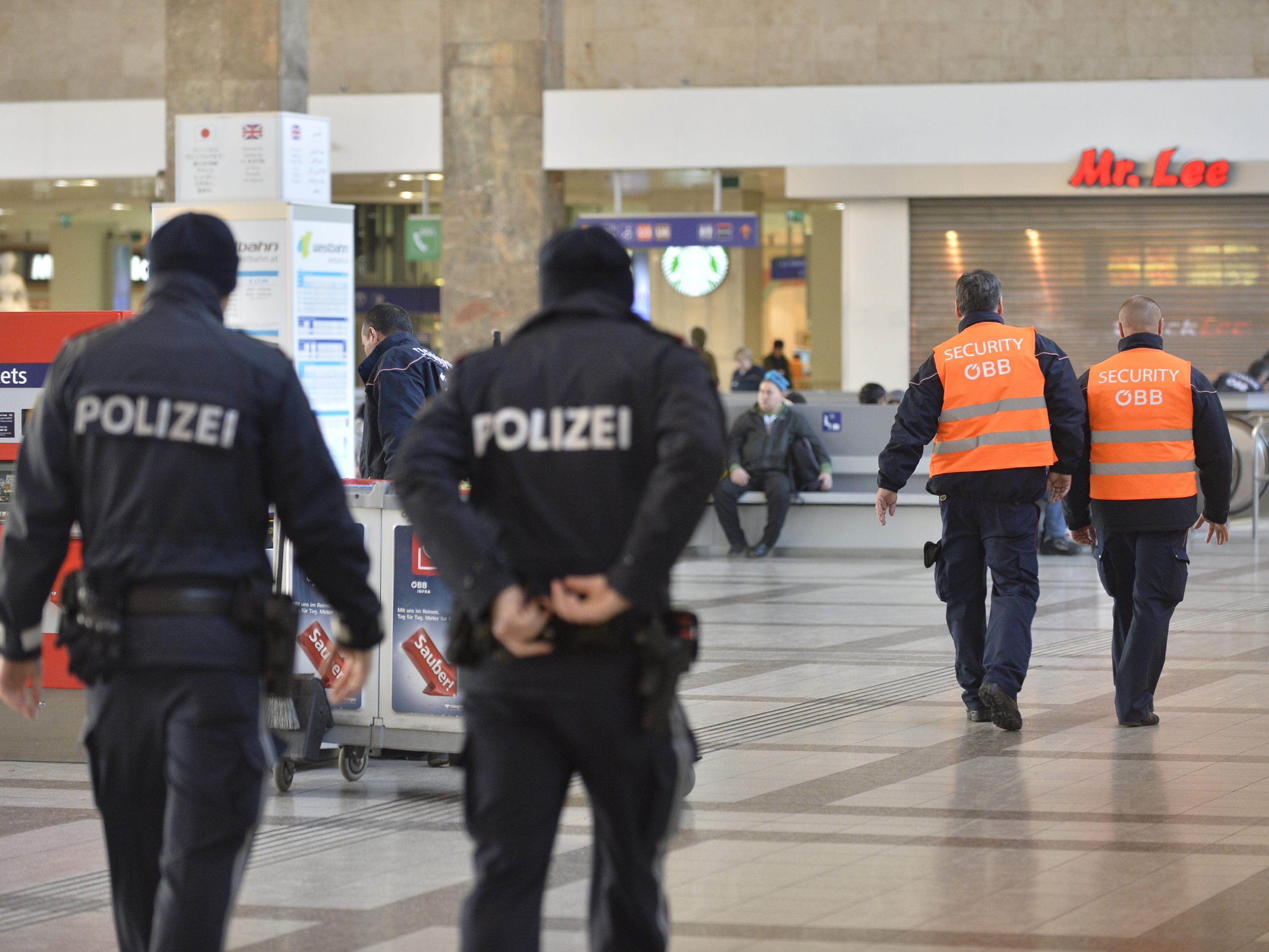Ein Teil des Wiener Westbahnhofes musste geräumt werden. (Symbolbild) Ein Teil des Wiener Westbahnhofes musste geräumt werden. (Symbolbild)