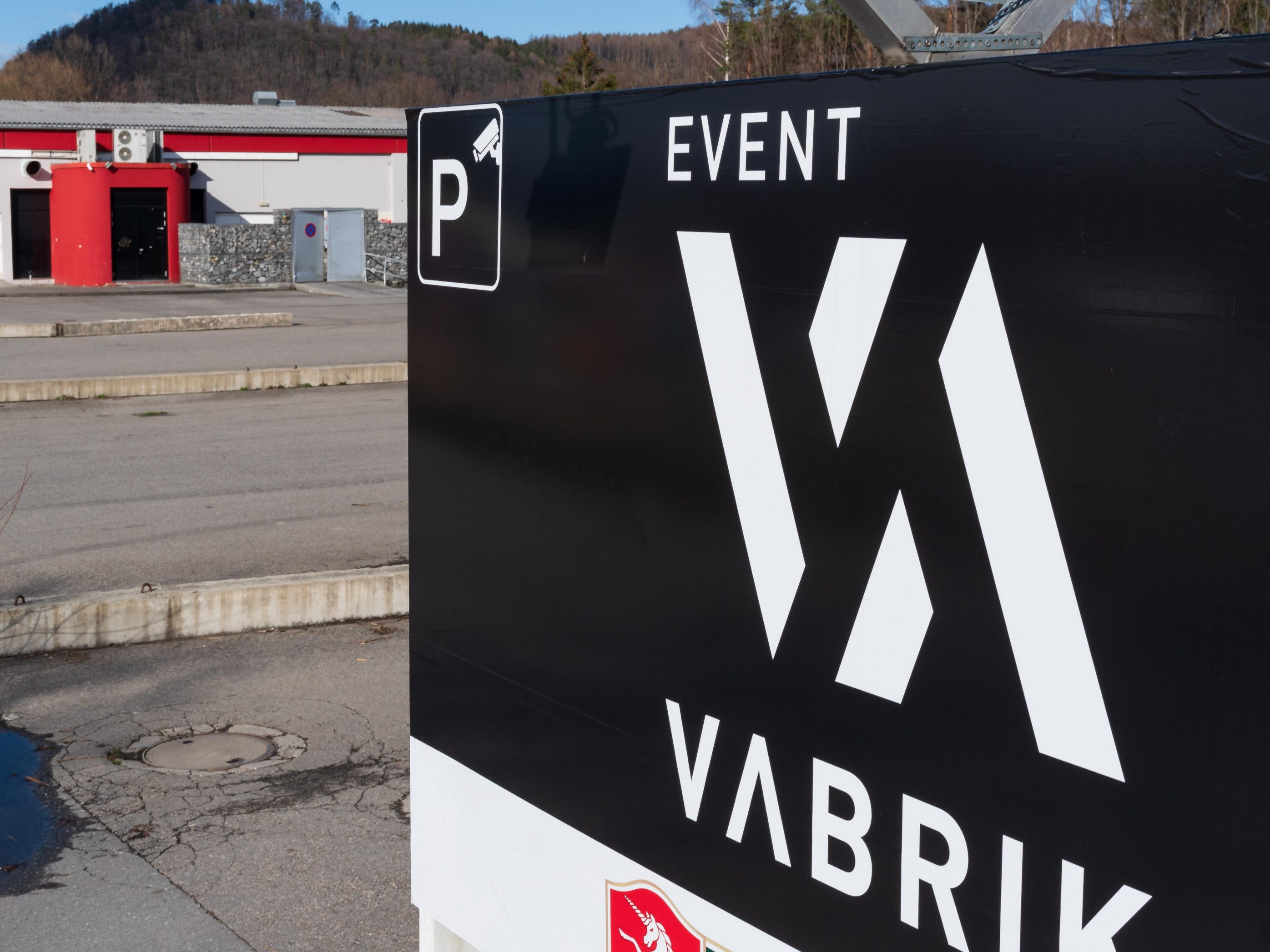 Nach einem Open-Air-Konzert in der Röthner "Vabrik" wurden mindestens zwei positive Corona-Tests verzeichnet. Nach einem Open-Air-Konzert in der Röthner "Vabrik" wurden mindestens zwei positive Corona-Tests verzeichnet.