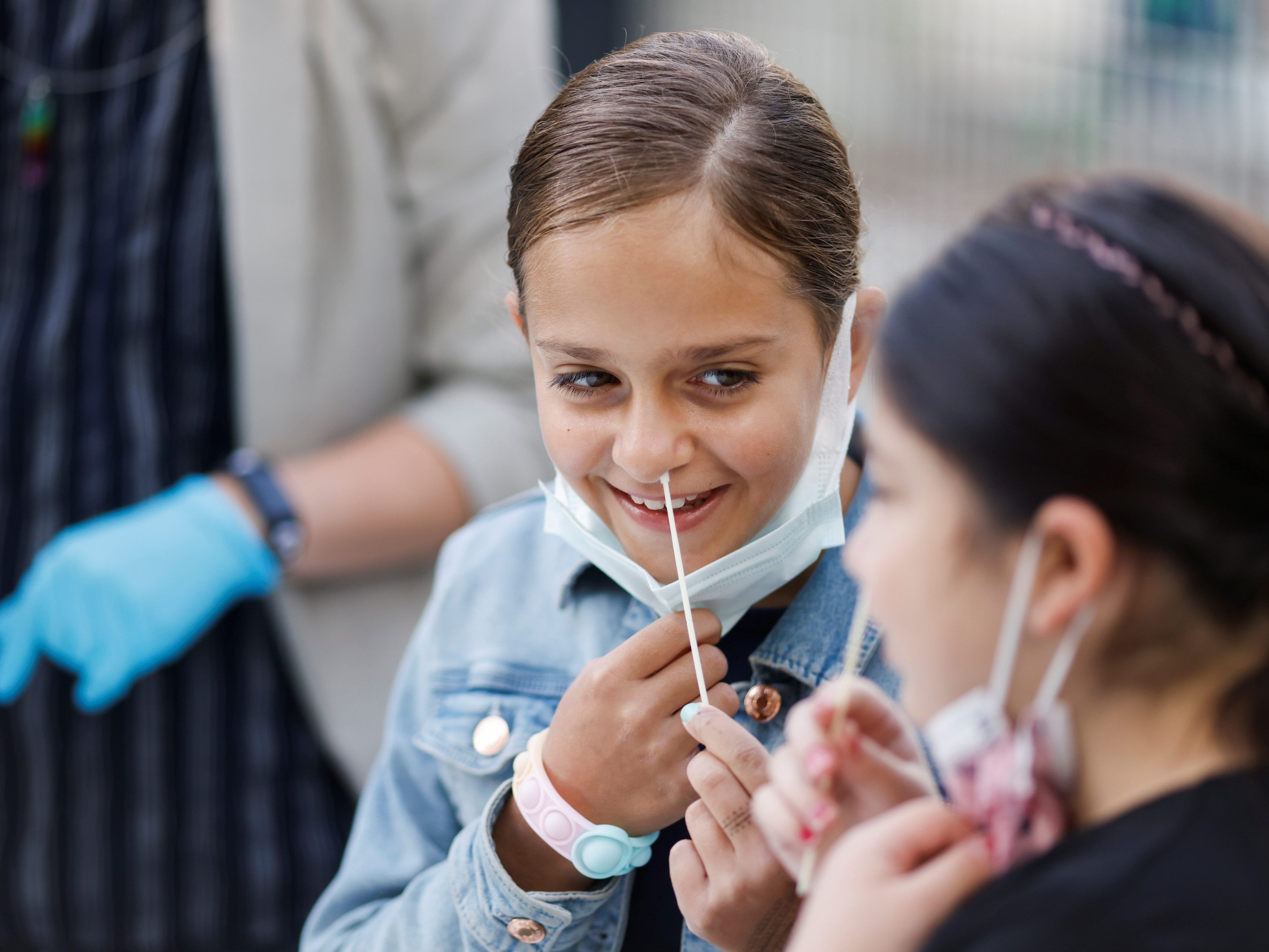 Bei geringem Risiko sind Corona-Tests an Schulen nur freiwillig und es besteht auch keine Maskenpflicht.