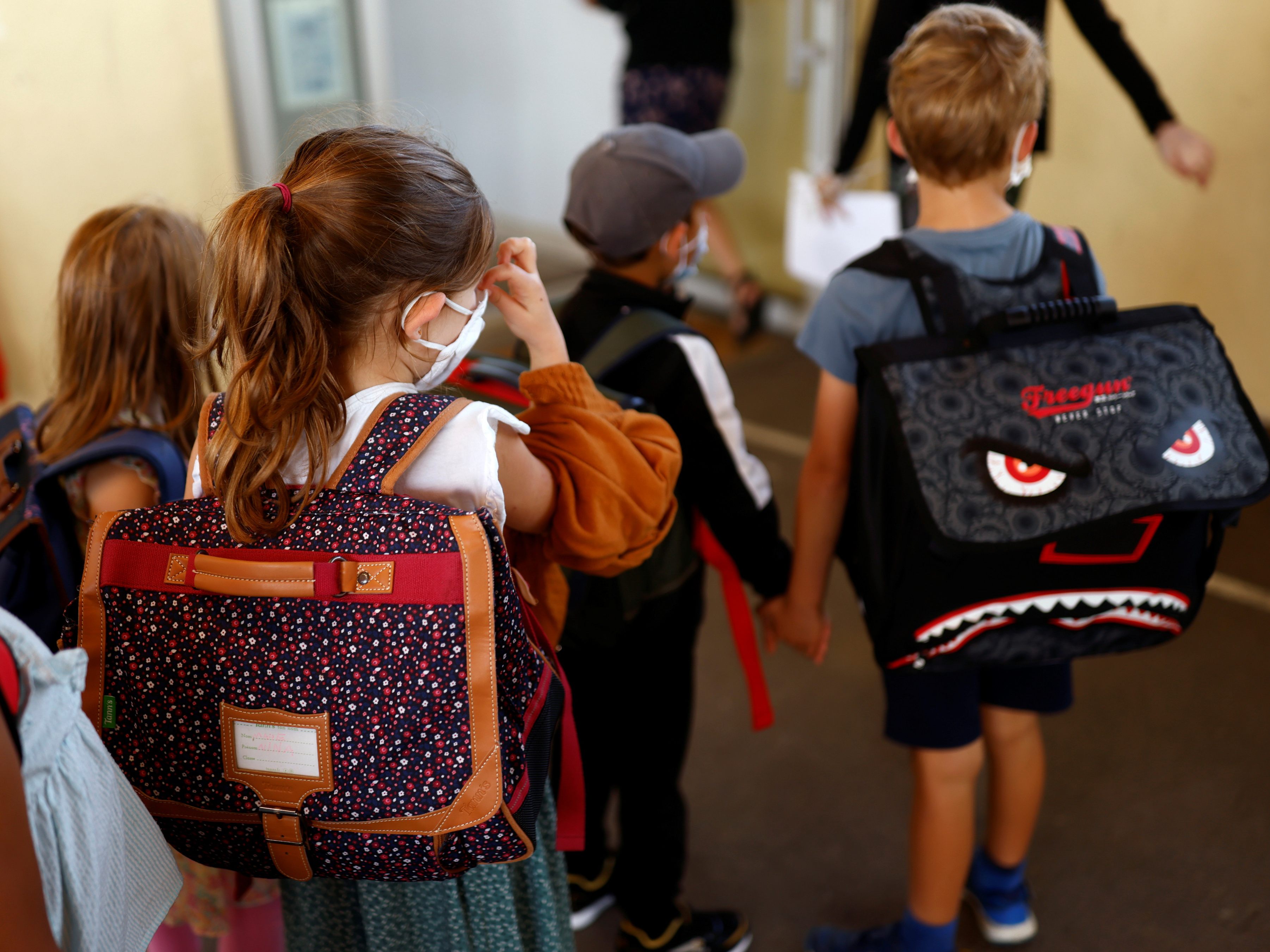 Ein Grund für den Anstieg bei Kindern sind offene Schulen. Ein Grund für den Anstieg bei Kindern sind offene Schulen.