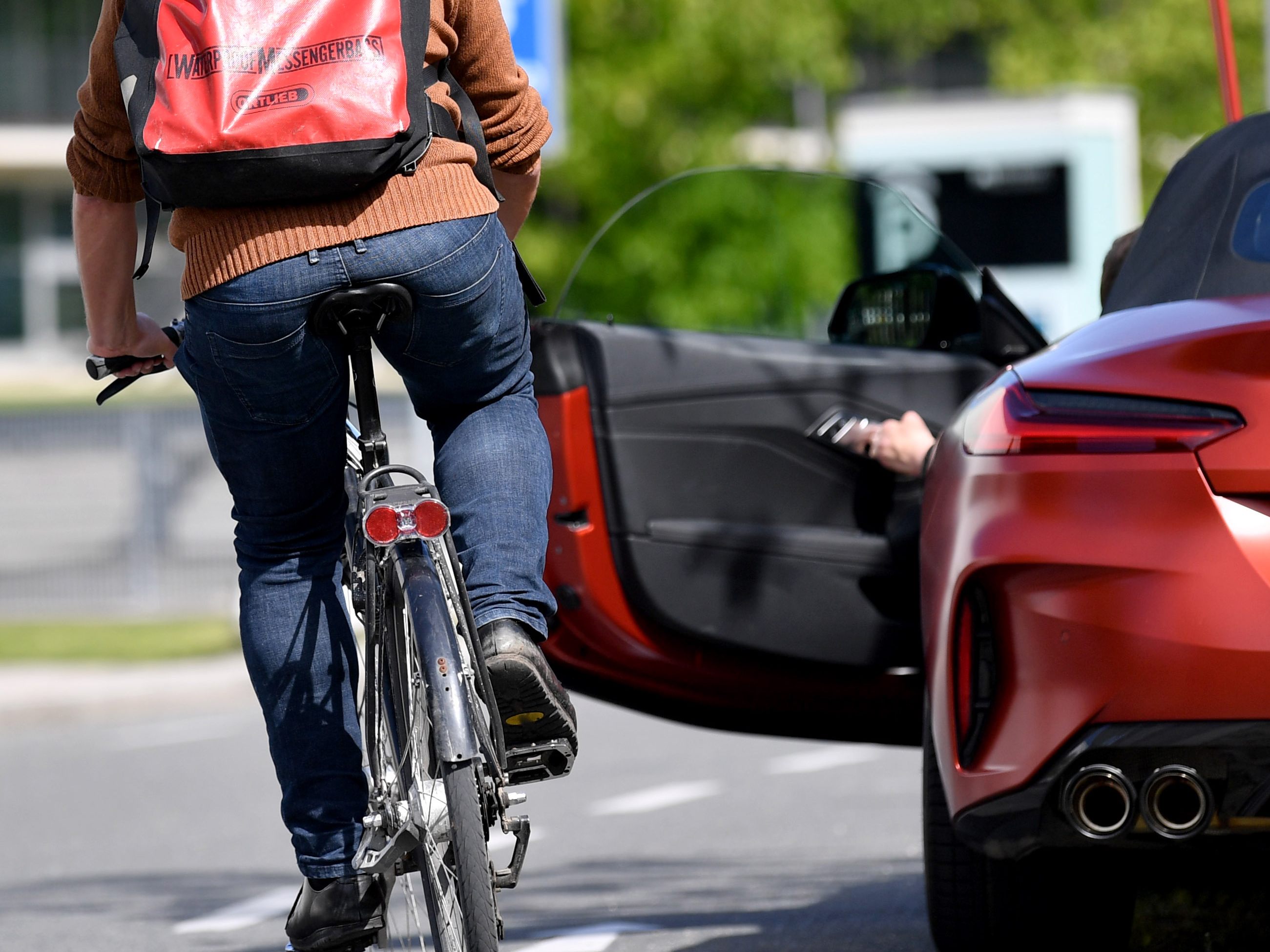 In der Gerasdorfer Straße kam es zu einem Dooring-Unfall.