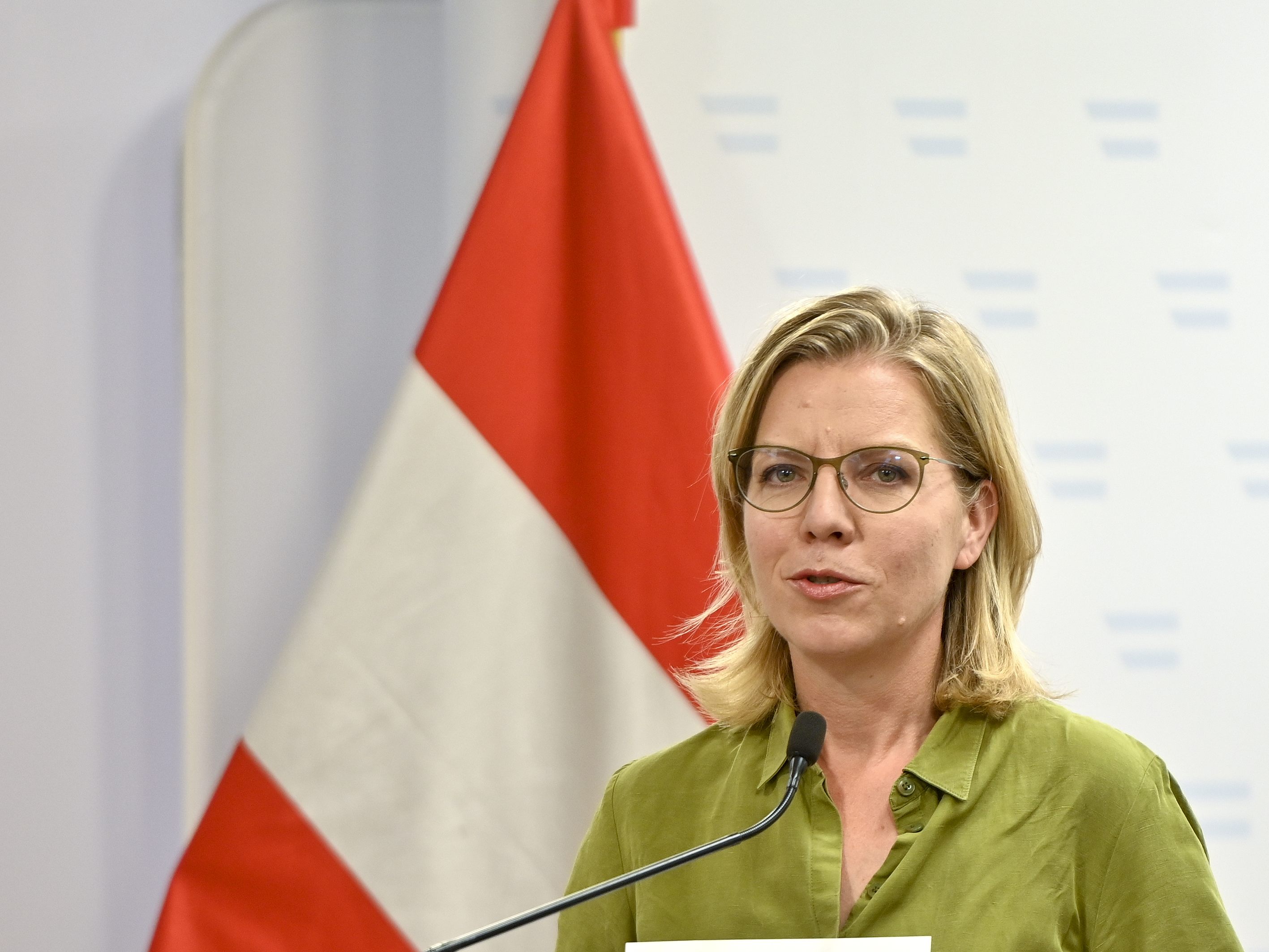Laut Leonore Gewessler ging es bei den Klimaticket-Verhandlungen nicht um den Lobautunnel. Laut Leonore Gewessler ging es bei den Klimaticket-Verhandlungen nicht um den Lobautunnel.