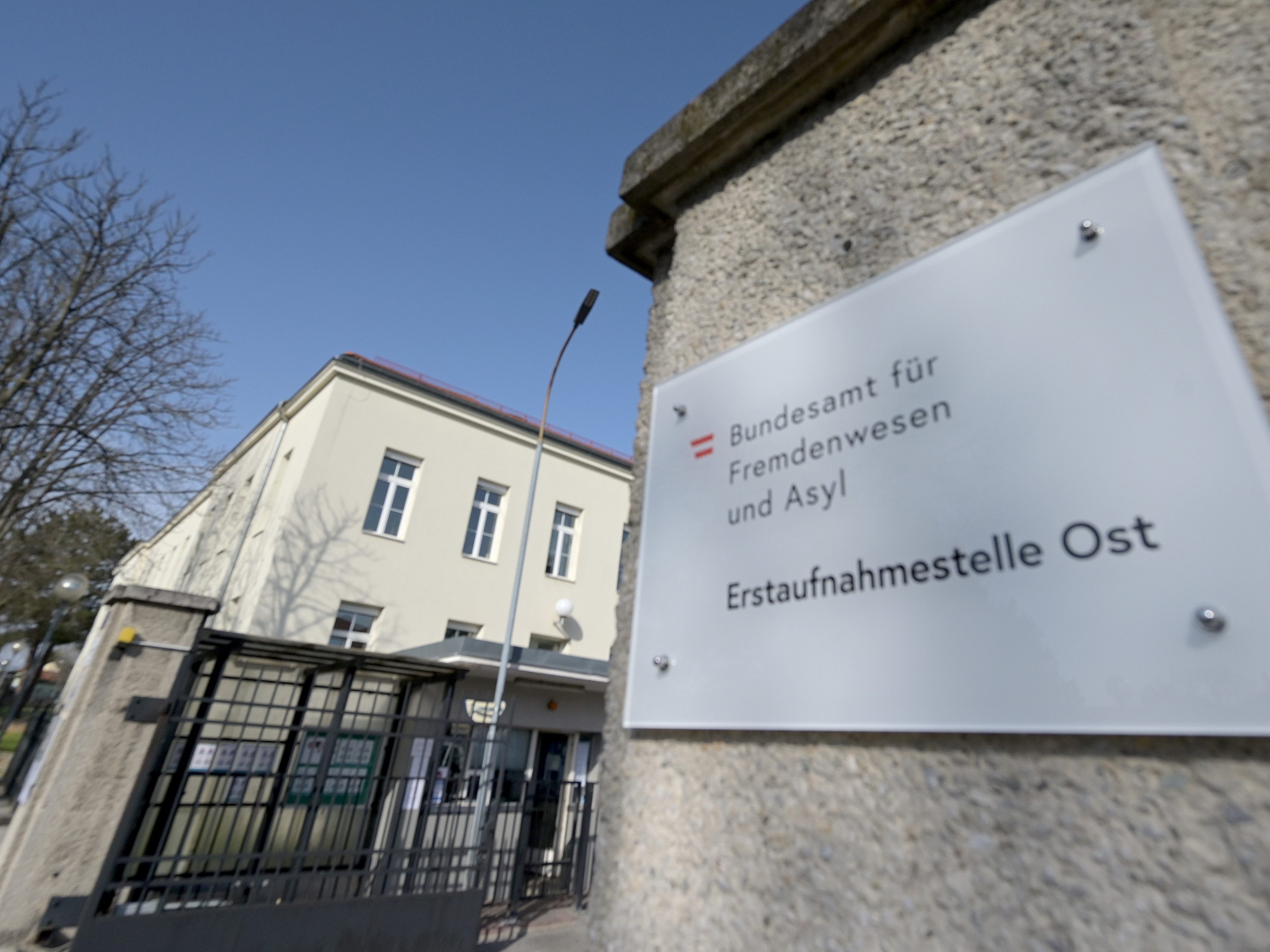 Im Erstaufnahmezentrum Traiskirchen wurden 108 Infektionen gemeldet. Im Erstaufnahmezentrum Traiskirchen wurden 108 Infektionen gemeldet.