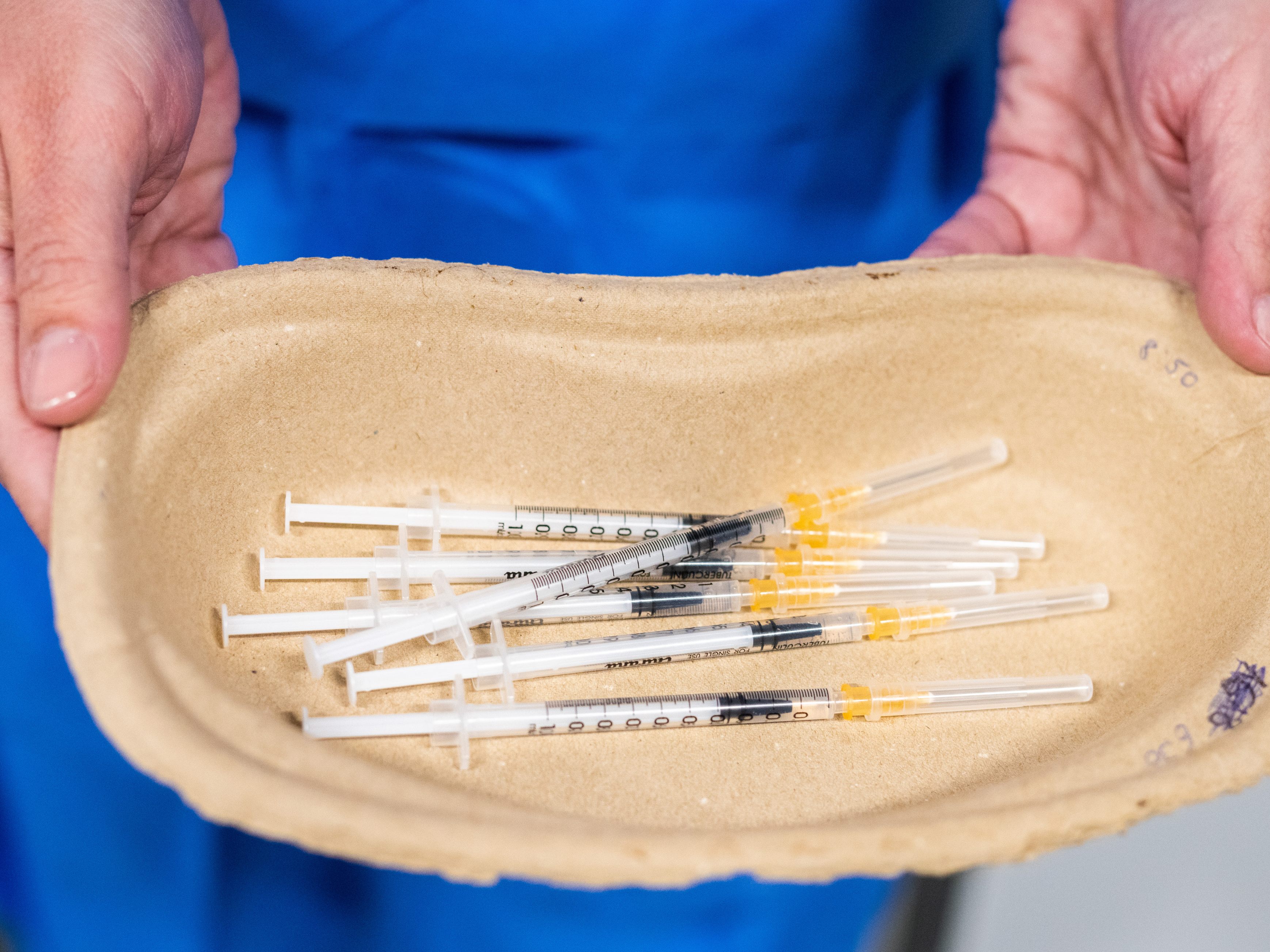 "Die Vorteile der Impfung überwiegen weiterhin die Risiken", meinte Sloweniens Gesundheitsminister. "Die Vorteile der Impfung überwiegen weiterhin die Risiken", meinte Sloweniens Gesundheitsminister.