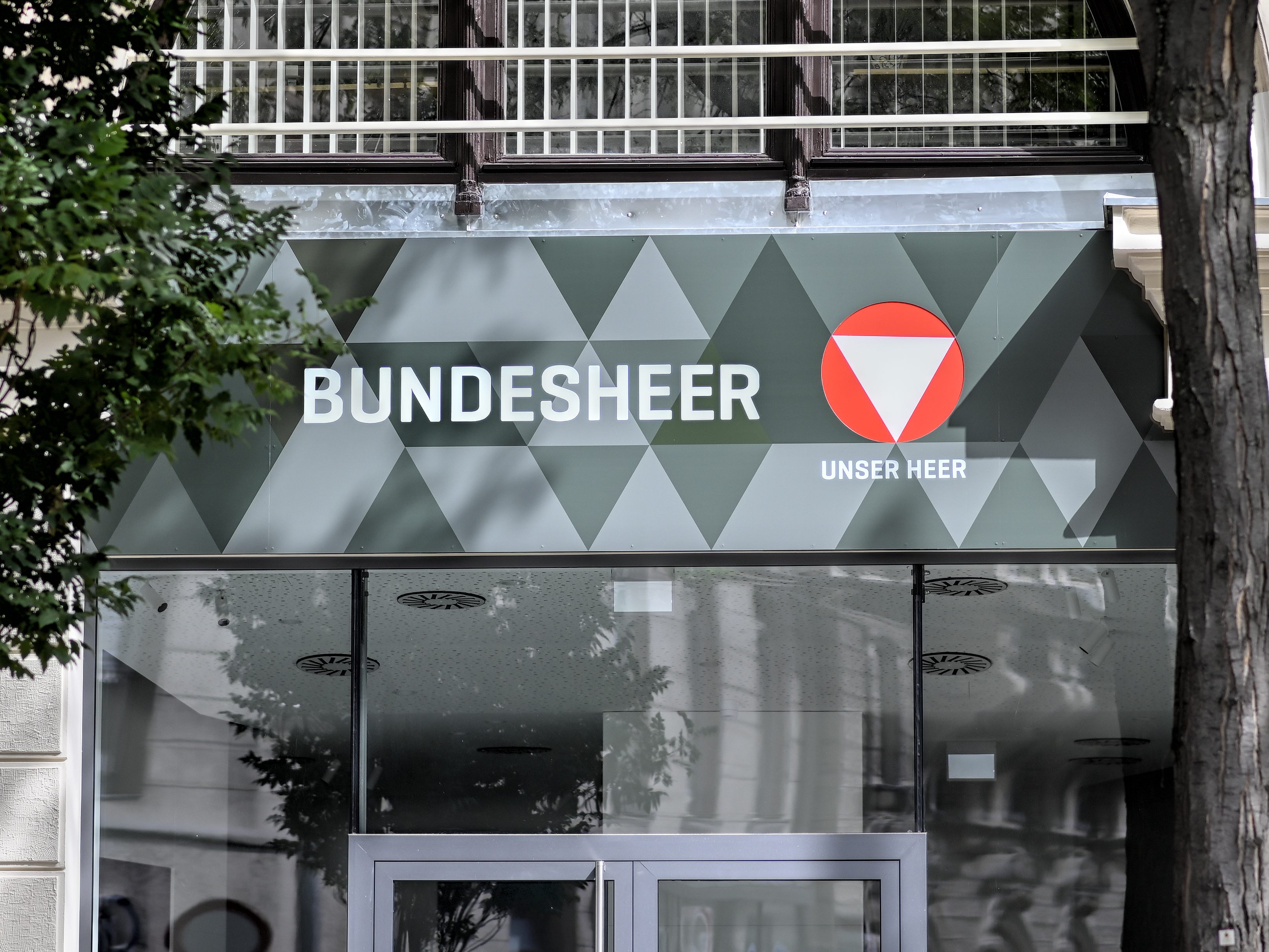 Der Shop des Bundesheers in der Mariahilfer Straße wurde am Mittwoch eröffnet. Der Shop des Bundesheers in der Mariahilfer Straße wurde am Mittwoch eröffnet.
