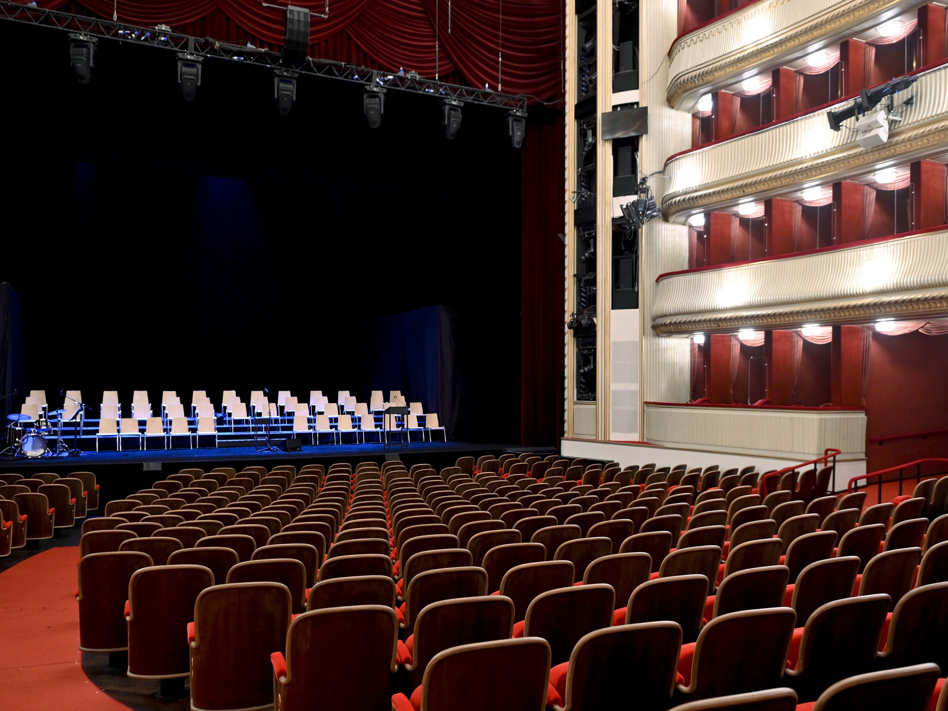 Politische "Feierstunde" zur Wiedereröffnung des Burgtheaters Politische "Feierstunde" zur Wiedereröffnung des Burgtheaters
