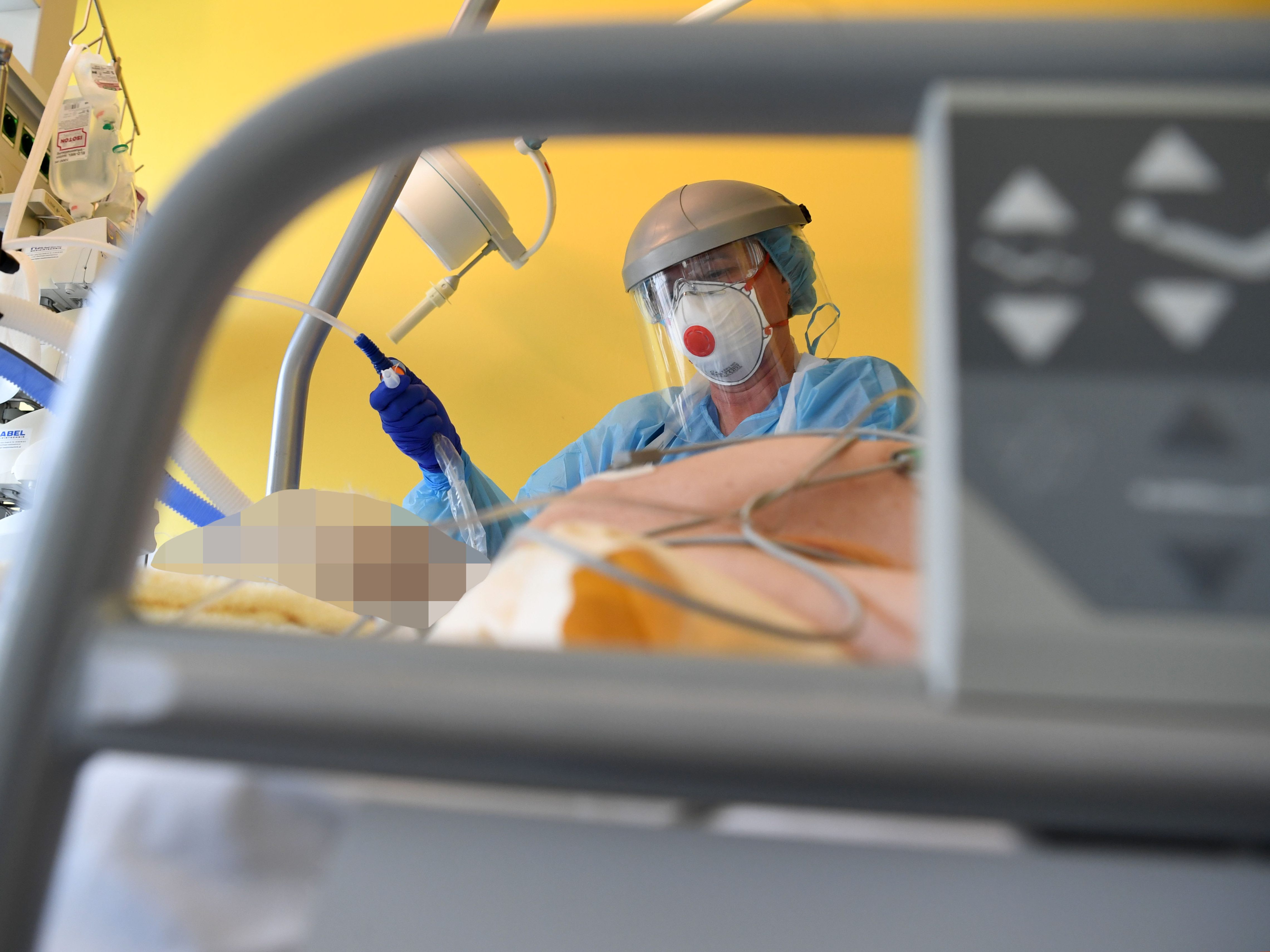 Auch sehr junge Corona-Patienten müssen auf intensivmedizinisch behandelt werden. Auch sehr junge Corona-Patienten müssen auf intensivmedizinisch behandelt werden.
