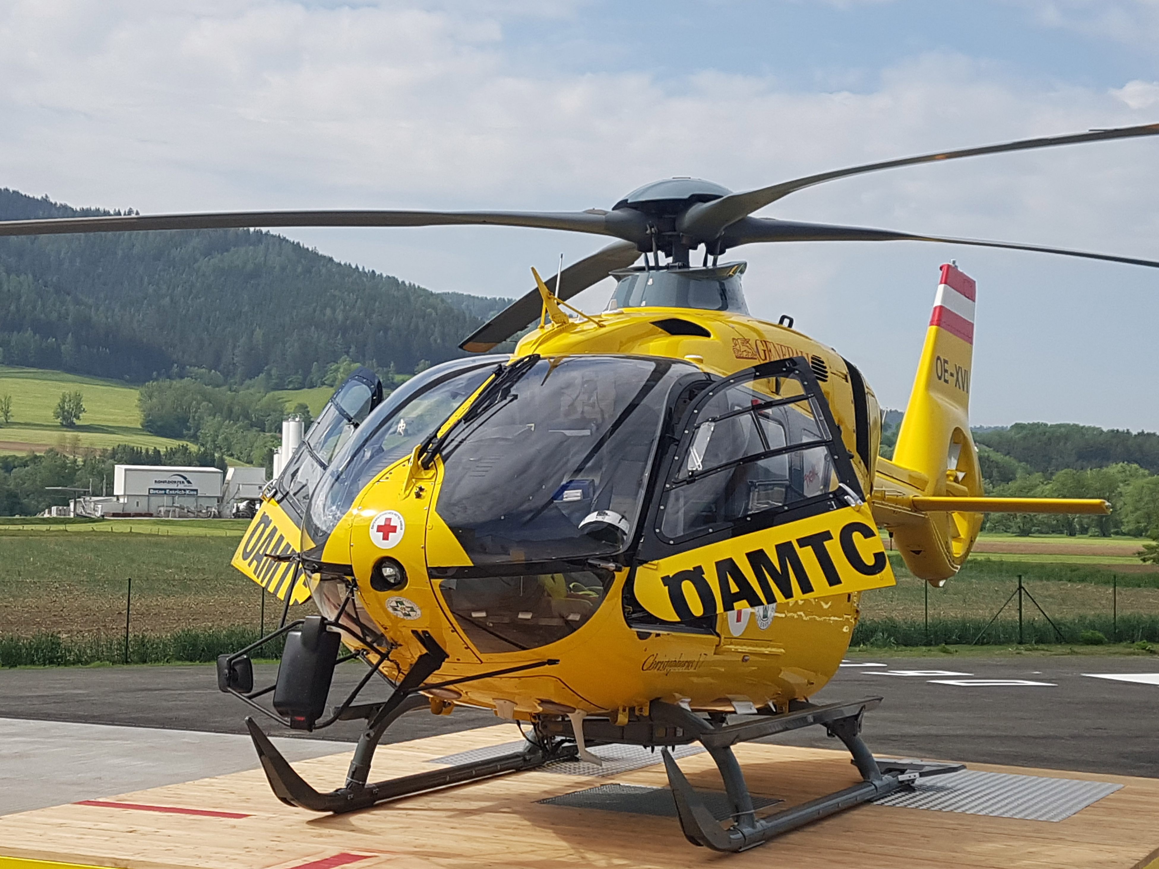 Ein Helikopter war am Wochenende nach einem Vorfall am Wiener Cobenzl unterwegs. Ein Helikopter war am Wochenende nach einem Vorfall am Wiener Cobenzl unterwegs.