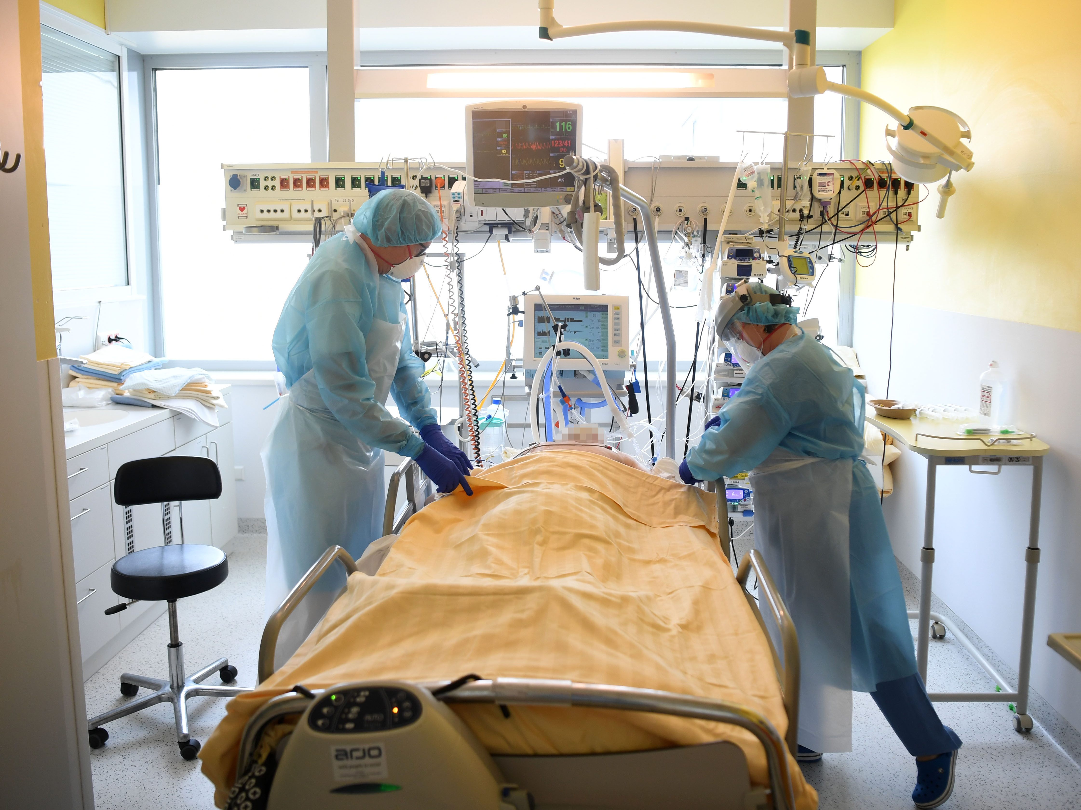 Die Zahl der Corona-Patienten im Spital ist erneut gestiegen. Die Zahl der Corona-Patienten im Spital ist erneut gestiegen.