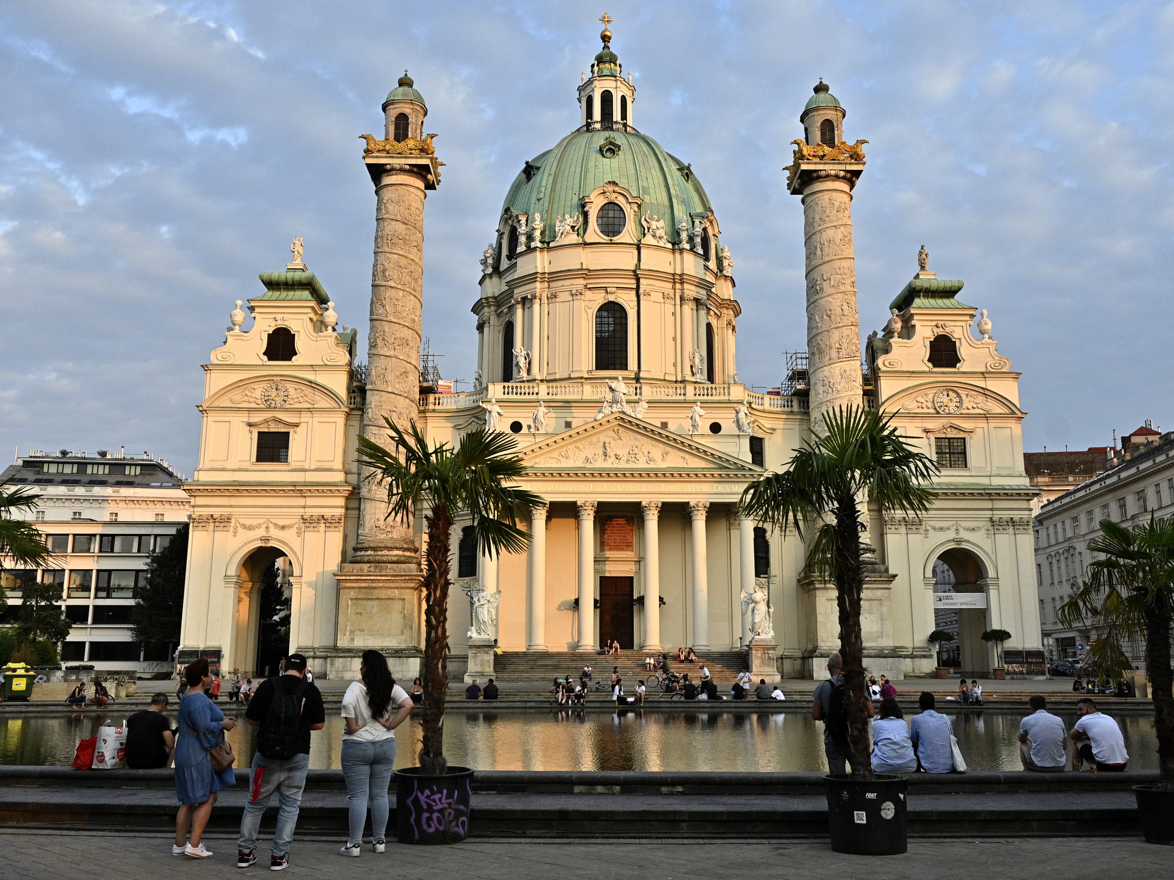 Am Samstag findet am Karlsplatz erstmal seit der Coronapandemie wieder das Wiener Kulturfestival "Karlstag" statt. Am Samstag findet am Karlsplatz erstmal seit der Coronapandemie wieder das Wiener Kulturfestival "Karlstag" statt.