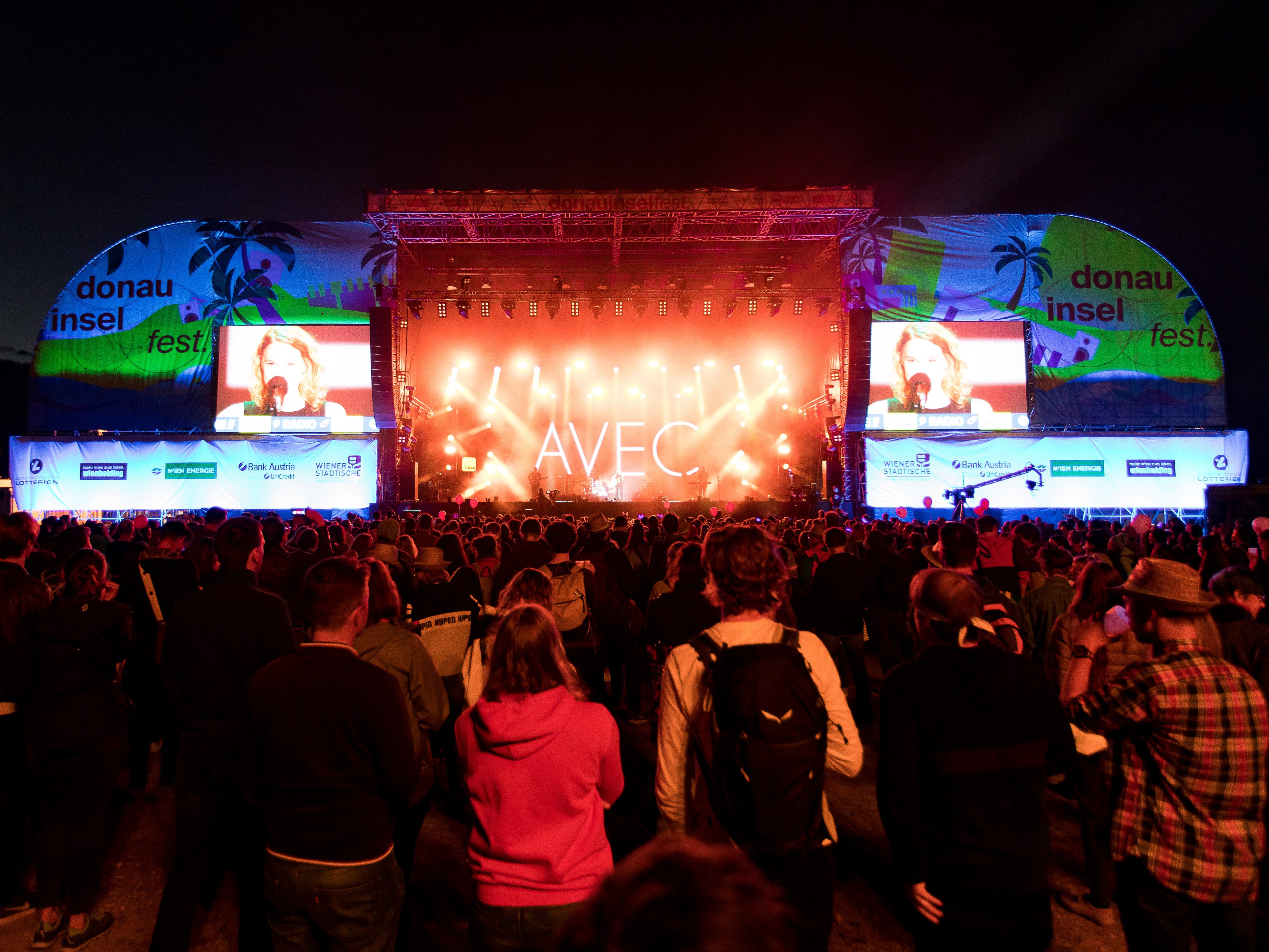 Der erste Tag des Wiener Donauinselfests verlief ohne Zwischenfälle. Der erste Tag des Wiener Donauinselfests verlief ohne Zwischenfälle.