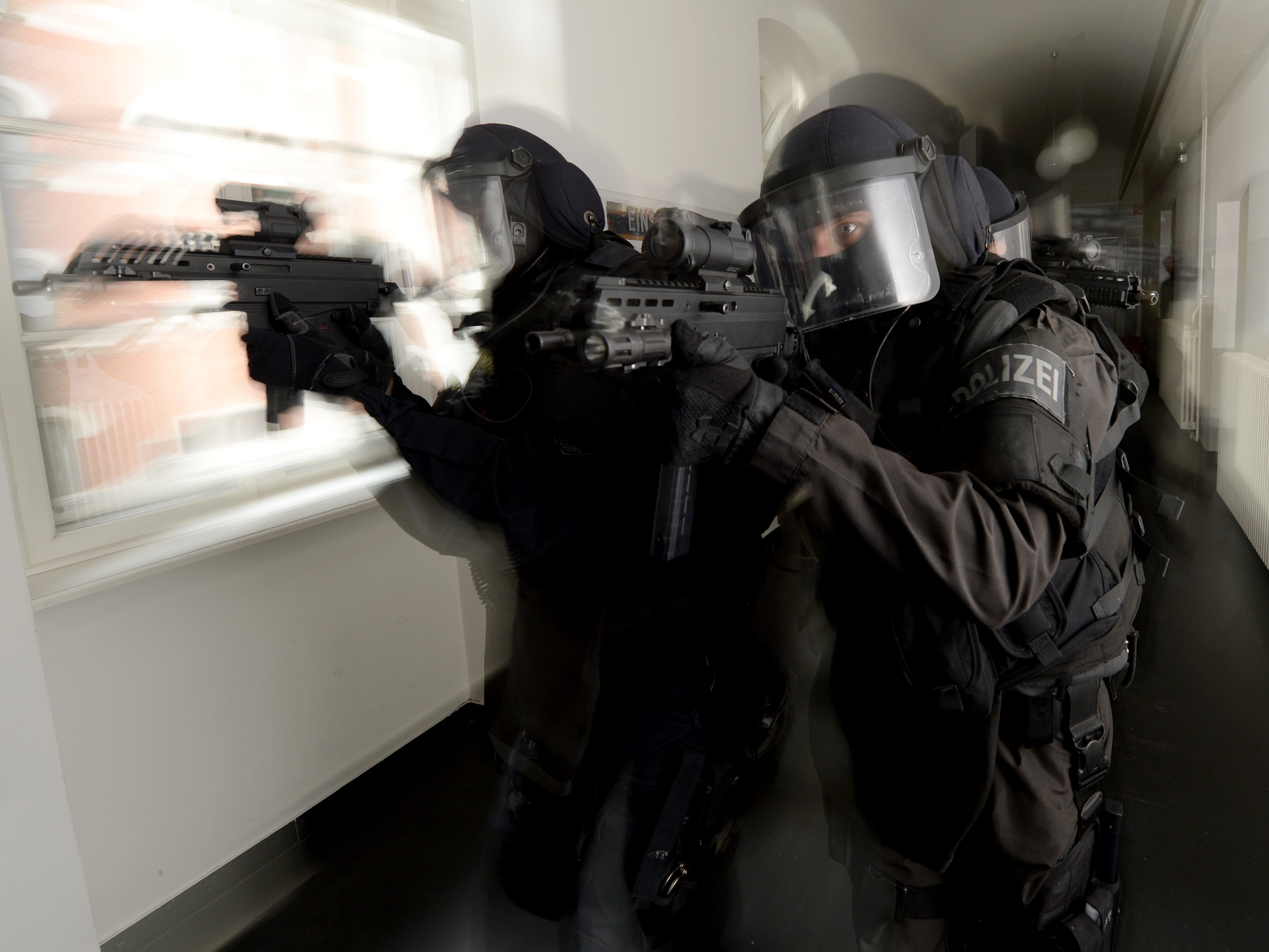 Die Polizei rückte samt WEGA zum mutmaßlichen Tatort aus. Die Polizei rückte samt WEGA zum mutmaßlichen Tatort aus.