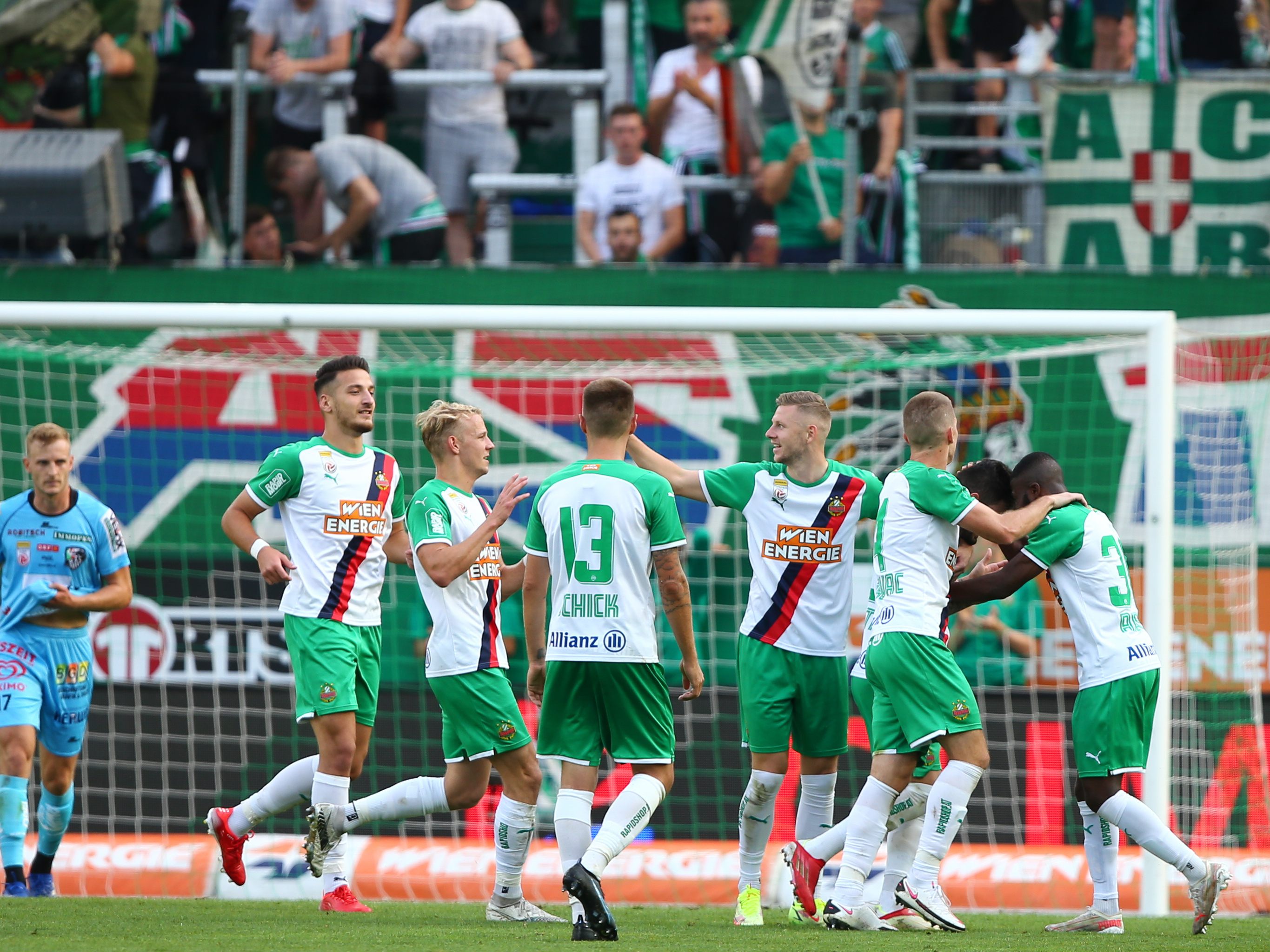 LIVE-Ticker zum Spiel RB Salzburg gegen Rapid Wien ab 17.00 Uhr. LIVE-Ticker zum Spiel RB Salzburg gegen Rapid Wien ab 17.00 Uhr.