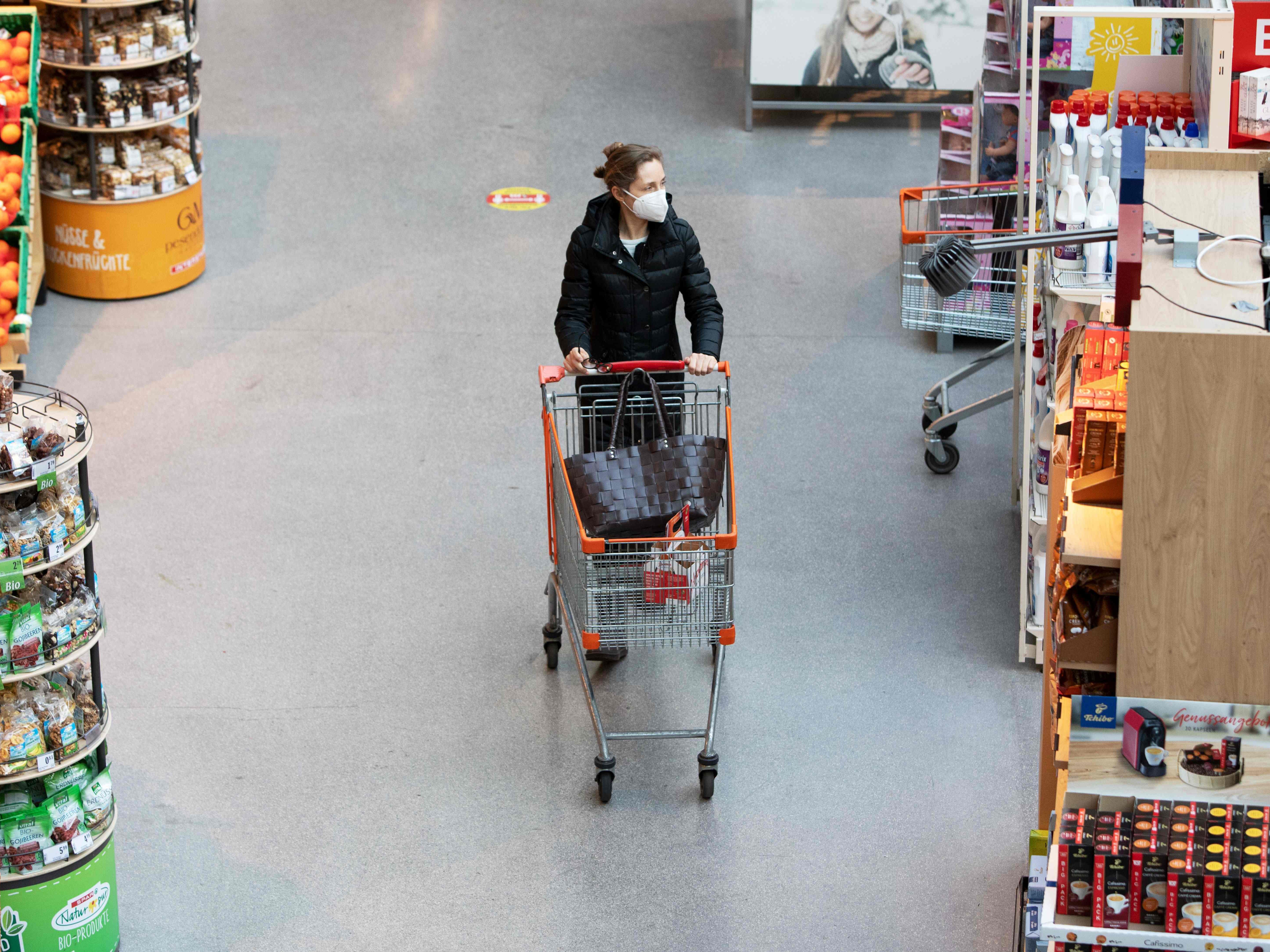 Maskenkontrolle nun doch durch den Handel. Maskenkontrolle nun doch durch den Handel.