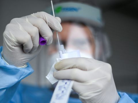 14 Bewohner und drei Mitarbeiter positiv auf das Coronavirus getestet. 14 Bewohner und drei Mitarbeiter positiv auf das Coronavirus getestet.