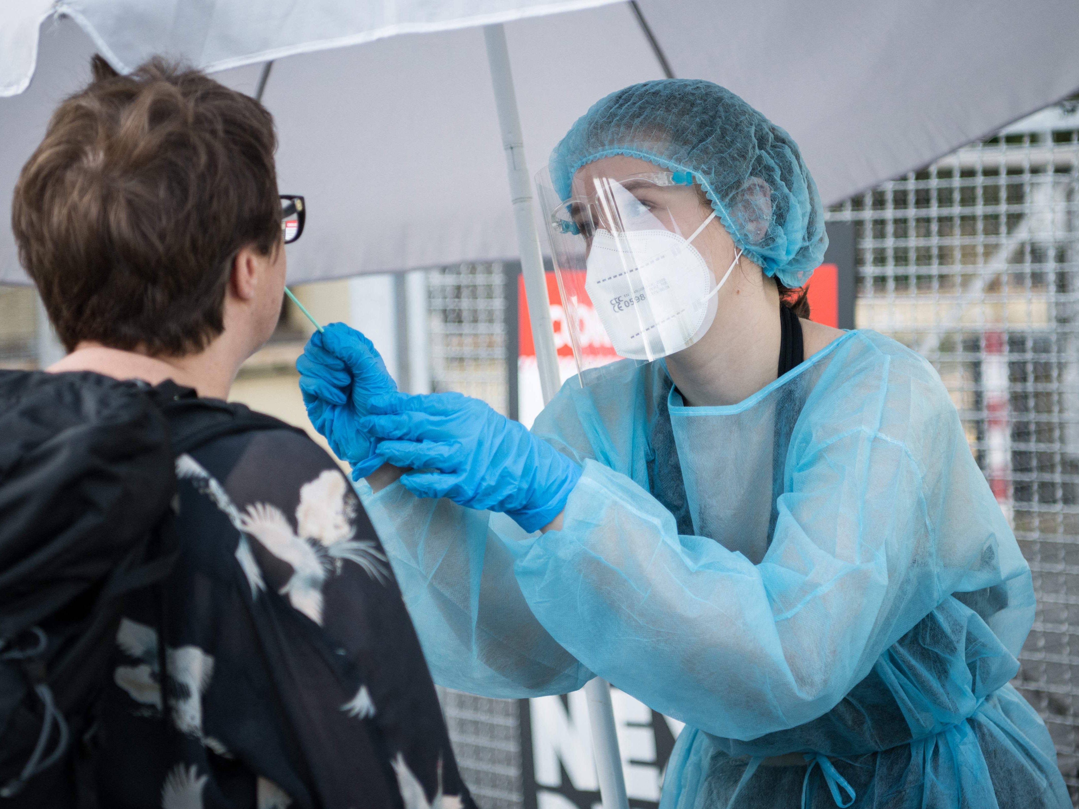 Aktuelle Zahlen zum Coronavirus in Österreich. Aktuelle Zahlen zum Coronavirus in Österreich.