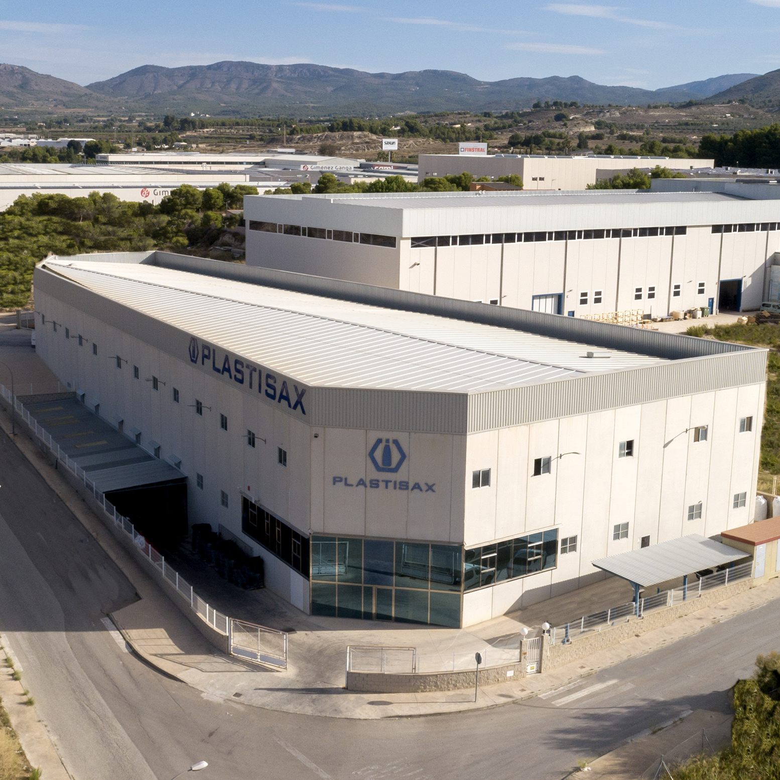 Alpla übernimmt den spanischen Flaschenhersteller Plastisax mit Sitz bei Alicante.