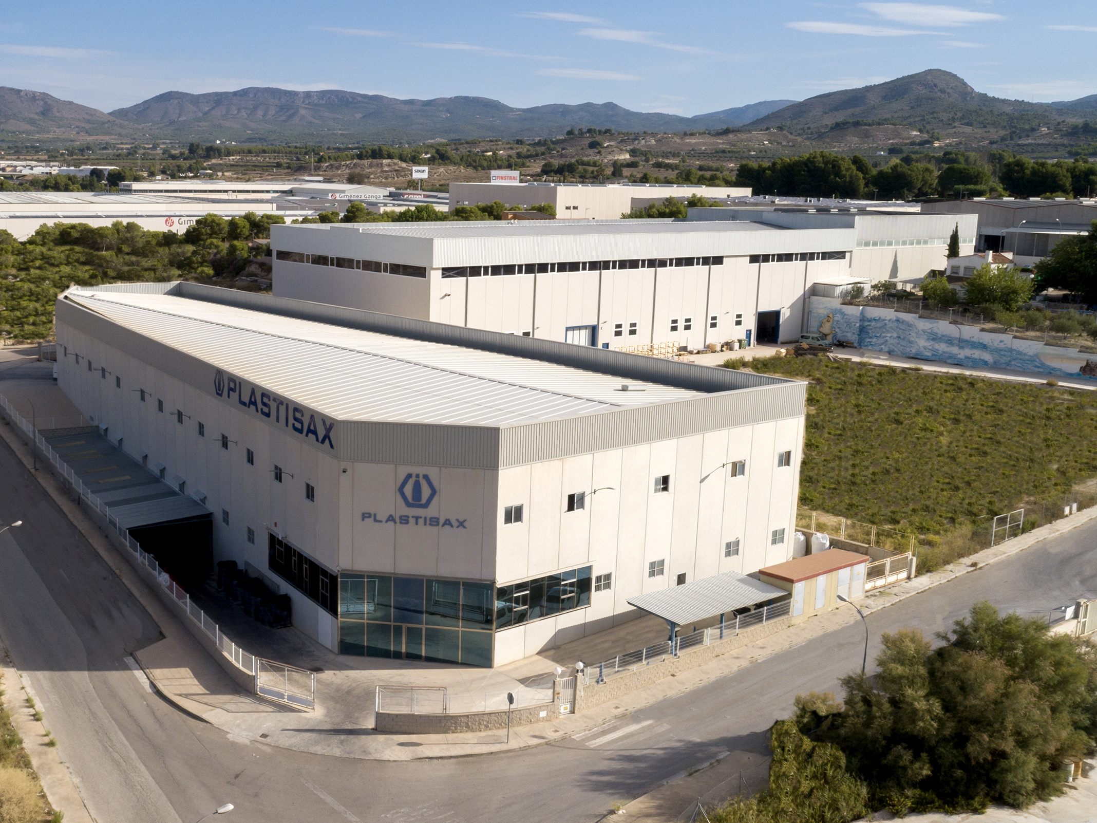 ALPLA übernimmt den spanischen Flaschenhersteller Plastisax mit Sitz bei Alicante. // ALPLA is taking over Spanish bottle manufacturer Plastisax based near Alicante. ALPLA übernimmt den spanischen Flaschenhersteller Plastisax mit Sitz bei Alicante. // ALPLA is taking over Spanish bottle manufacturer Plastisax based near Alicante.