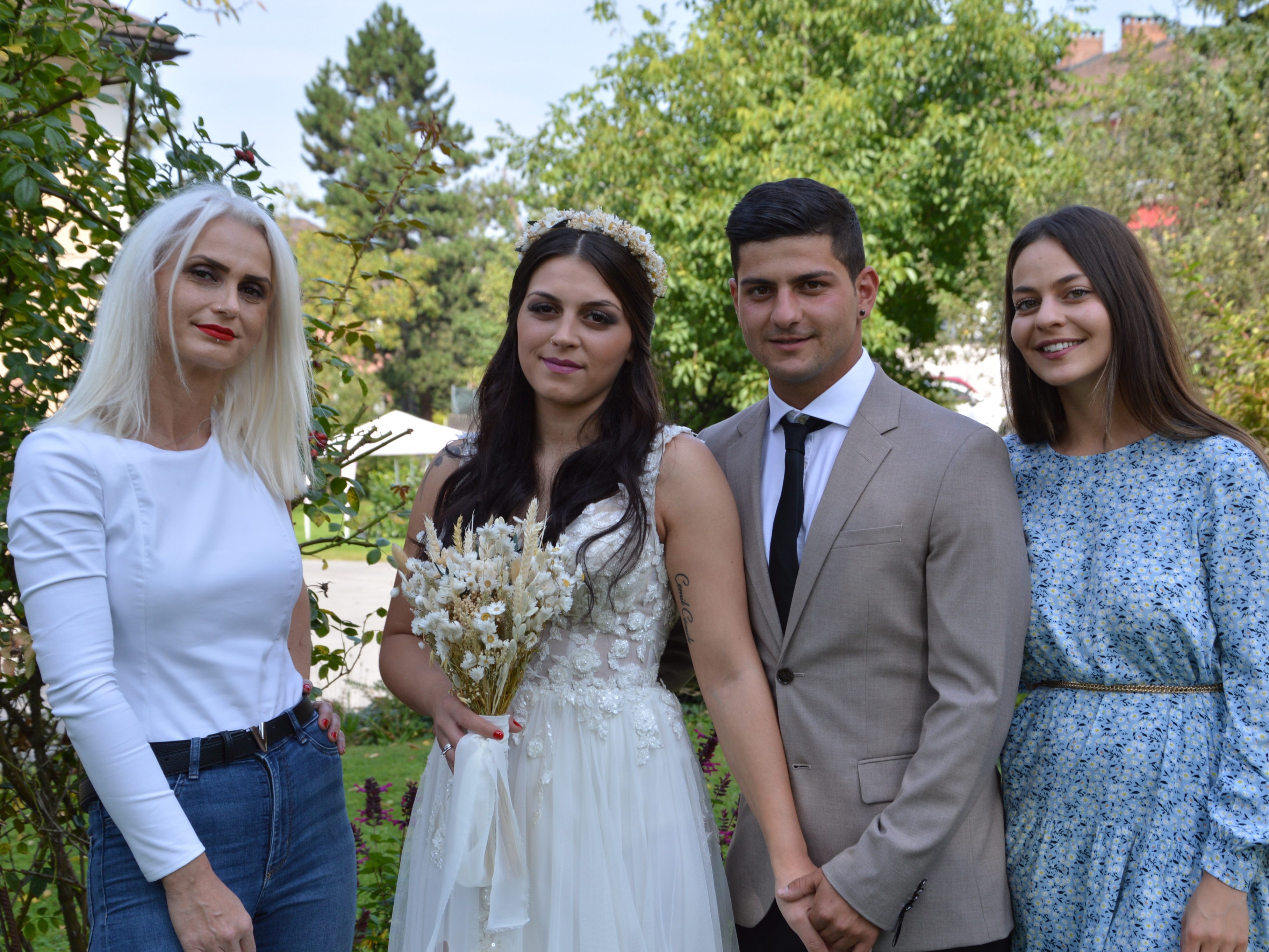 Yeliz Kaya und Serkan Öztürk haben geheiratet. Yeliz Kaya und Serkan Öztürk haben geheiratet.