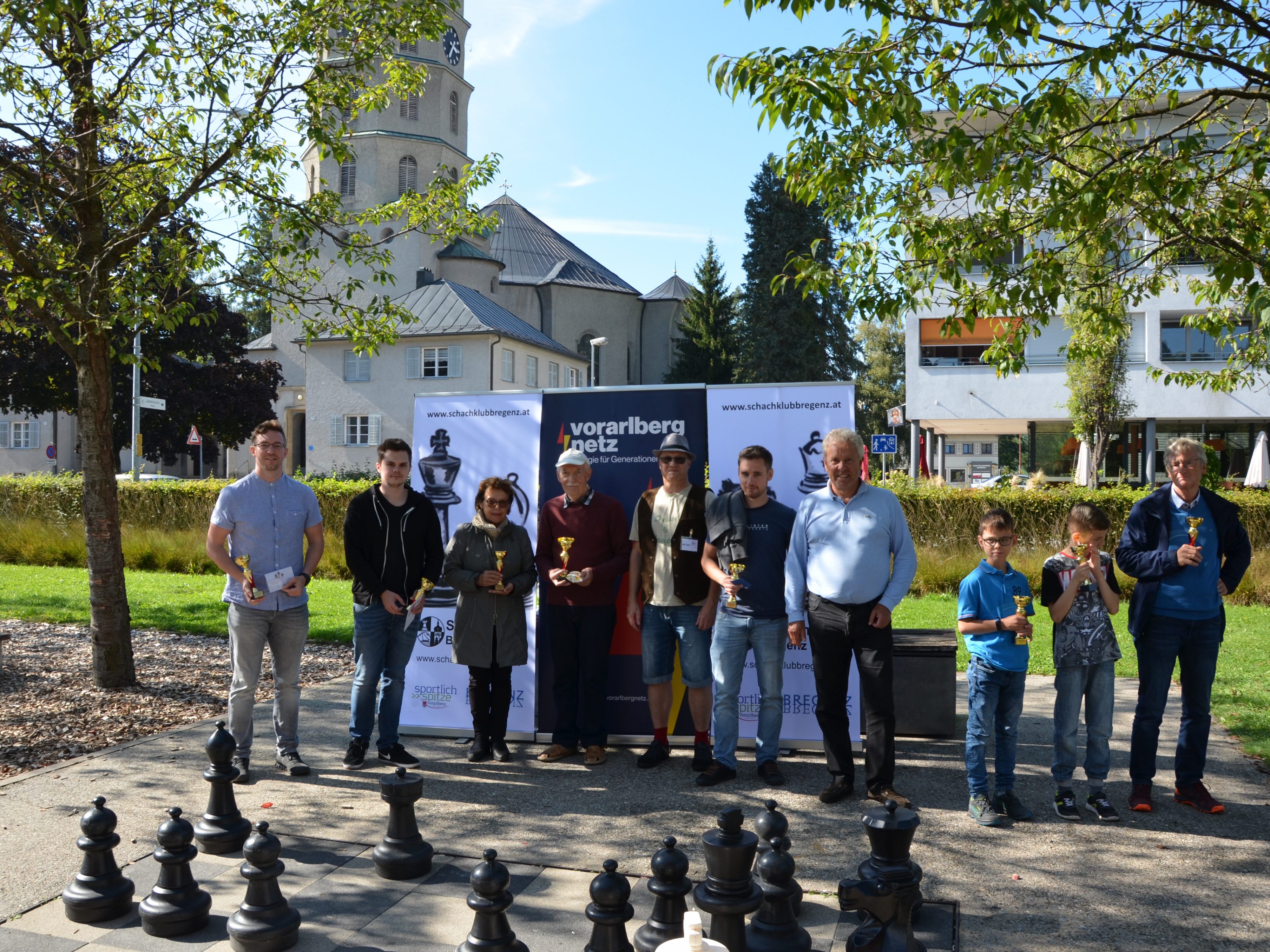 Philip Lins Mag.Dr. 2. Rang (Hohenems) FM Fabian Matt 3. Rang (Wolfurt) Elfi Kaiser-Weber 1. Damen (Bregenz) IM Henryk Dobosz 1. Rang (Bregenz) Peter Weiskopf DSA Lebensraum Bregenz Simon Zuggal 3. Hobbyspieler Ludwig Weh Dr. zweiter Obmann SK Bregenz Tobias Markstaler 1. Schüler (Hohenems) Fülop Balazs 1. Jugend (Markdorf) MK Dietmar Heilinger 1. Senioren (Bregenz) Philip Lins Mag.Dr. 2. Rang (Hohenems) FM Fabian Matt 3. Rang (Wolfurt) Elfi Kaiser-Weber 1. Damen (Bregenz) IM Henryk Dobosz 1. Rang (Bregenz) Peter Weiskopf DSA Lebensraum Bregenz Simon Zuggal 3. Hobbyspieler Ludwig Weh Dr. zweiter Obmann SK Bregenz Tobias Markstaler 1. Schüler (Hohenems) Fülop Balazs 1. Jugend (Markdorf) MK Dietmar Heilinger 1. Senioren (Bregenz)