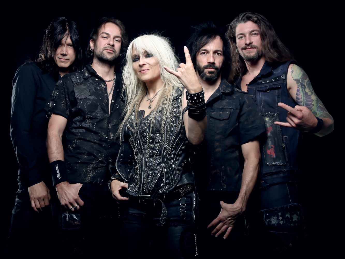 Die Metalqueen Doro tritt mit ihrer Band bei der 25. Wildstyle & Tattoo Messe 2021 live auf.