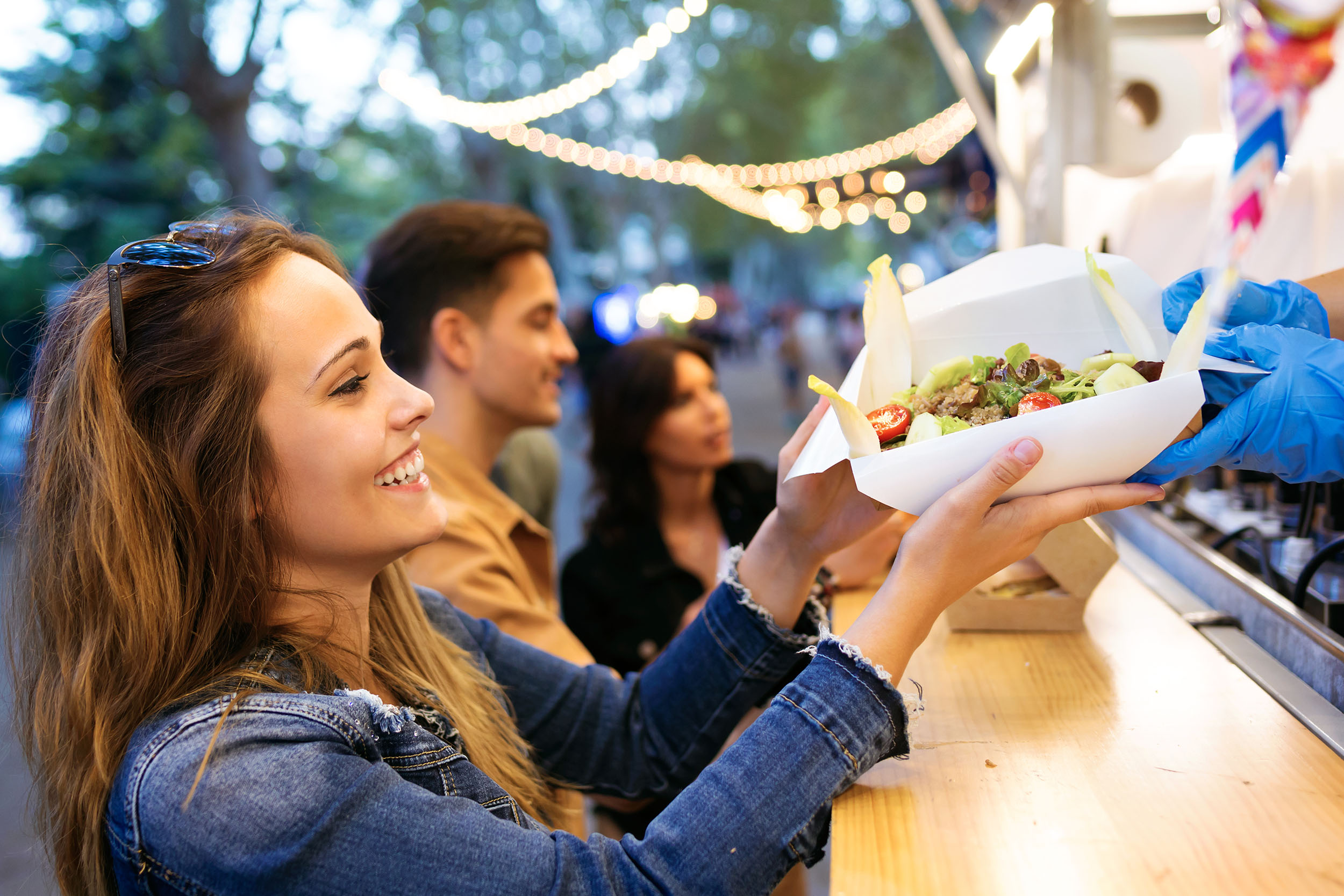 Das Festival bietet internationale Köstlichkeiten bei schönem Ambiente.