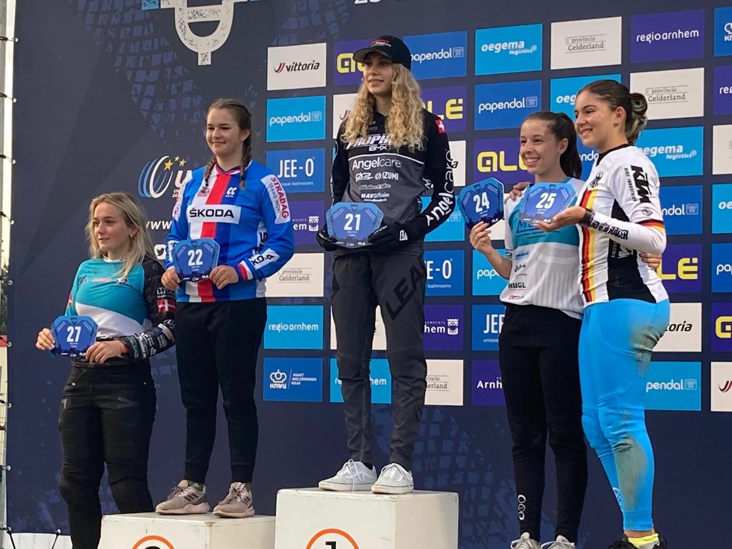 2.v.r.: Hannah Muther von Bludenzer BMX-Sparkassenteam