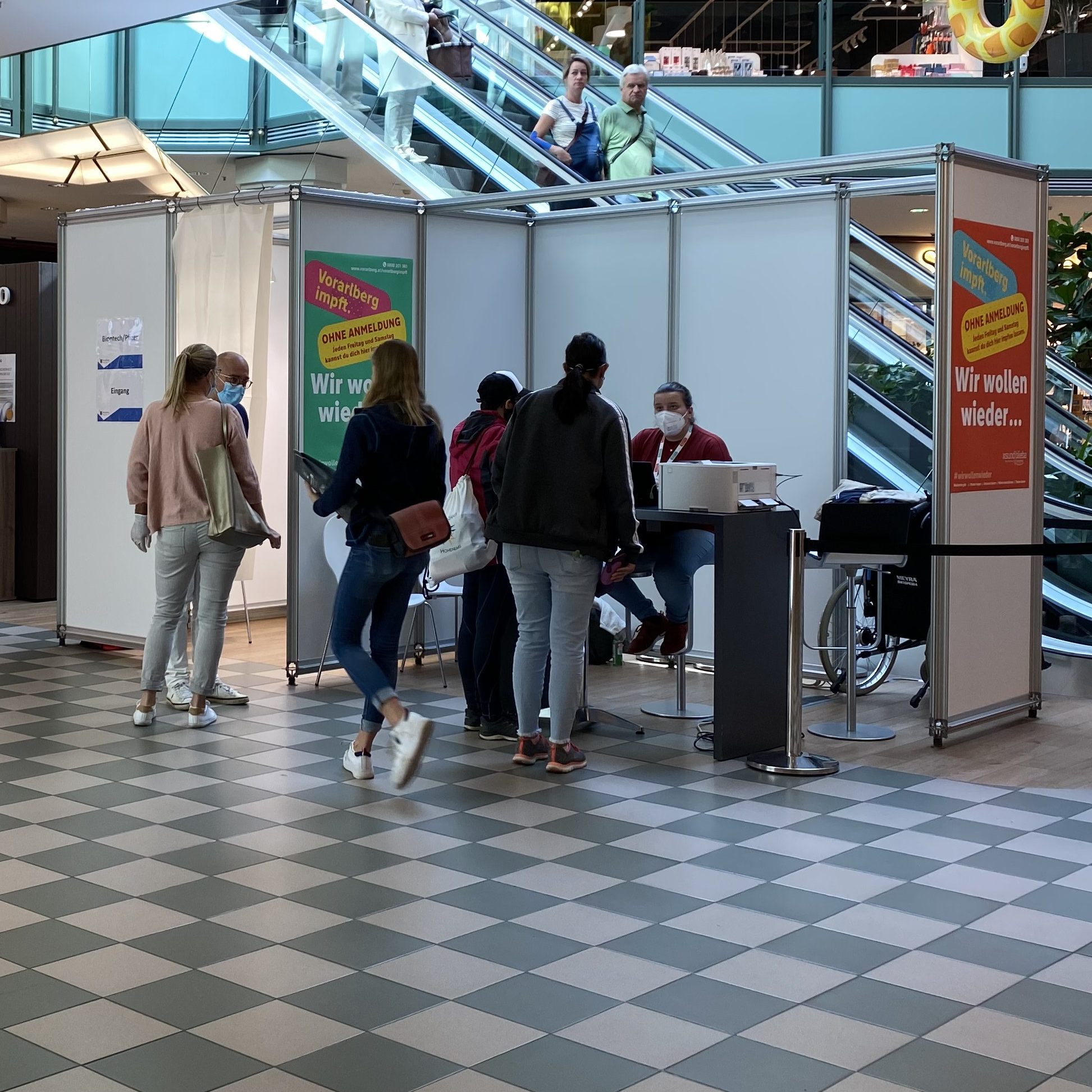 364 Personen ließen sich impfen an drei Standorten in Vorarlberger Einkaufszentren impfen.