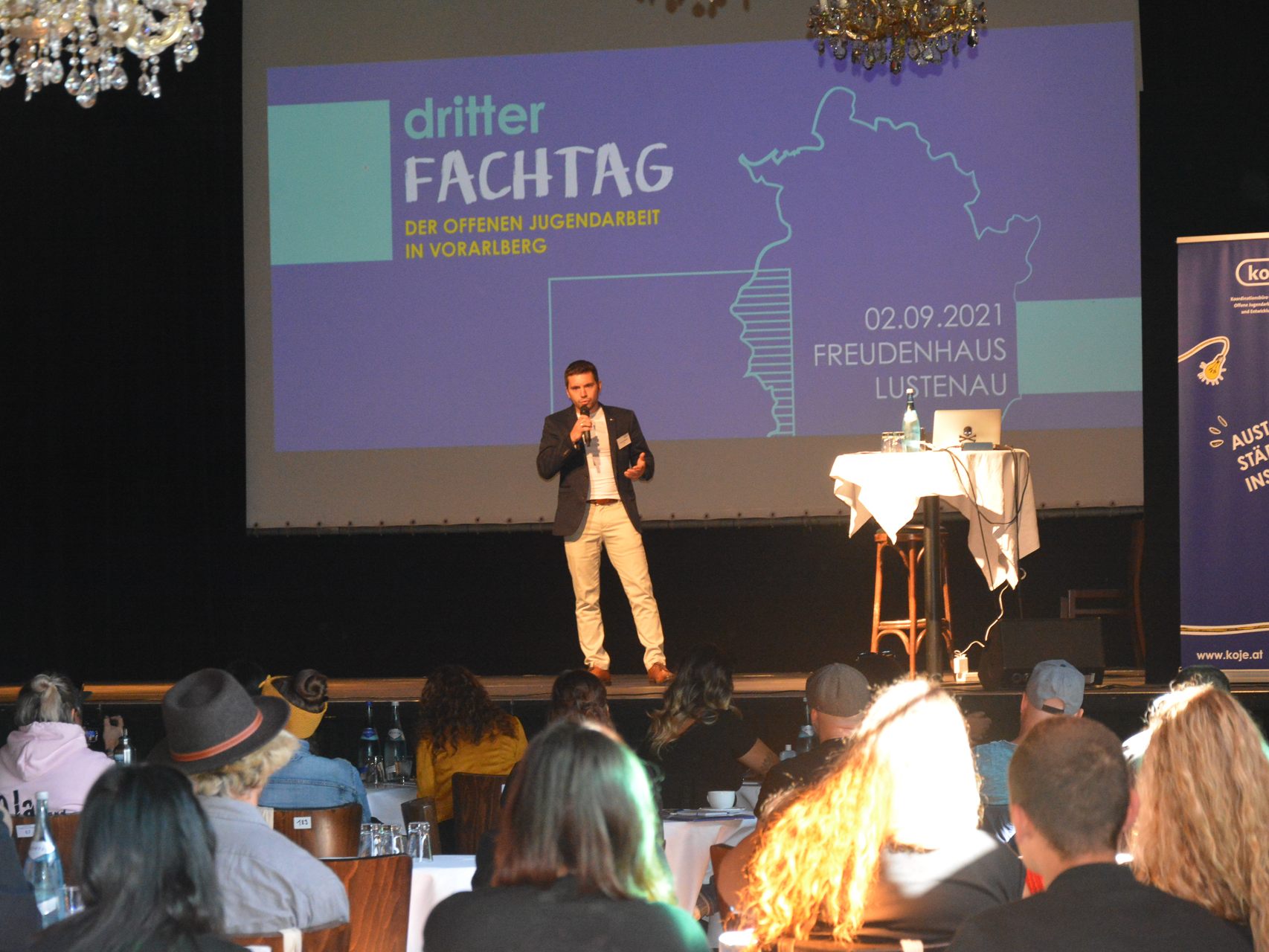 Großes Interesse herrschte beim dritten Vorarlberger Fachtag der Offenen Jugendarbeit im Freudenhaus. Thomas Dietrich, GF der koje, eröffnete die Tagung. Großes Interesse herrschte beim dritten Vorarlberger Fachtag der Offenen Jugendarbeit im Freudenhaus. Thomas Dietrich, GF der koje, eröffnete die Tagung.