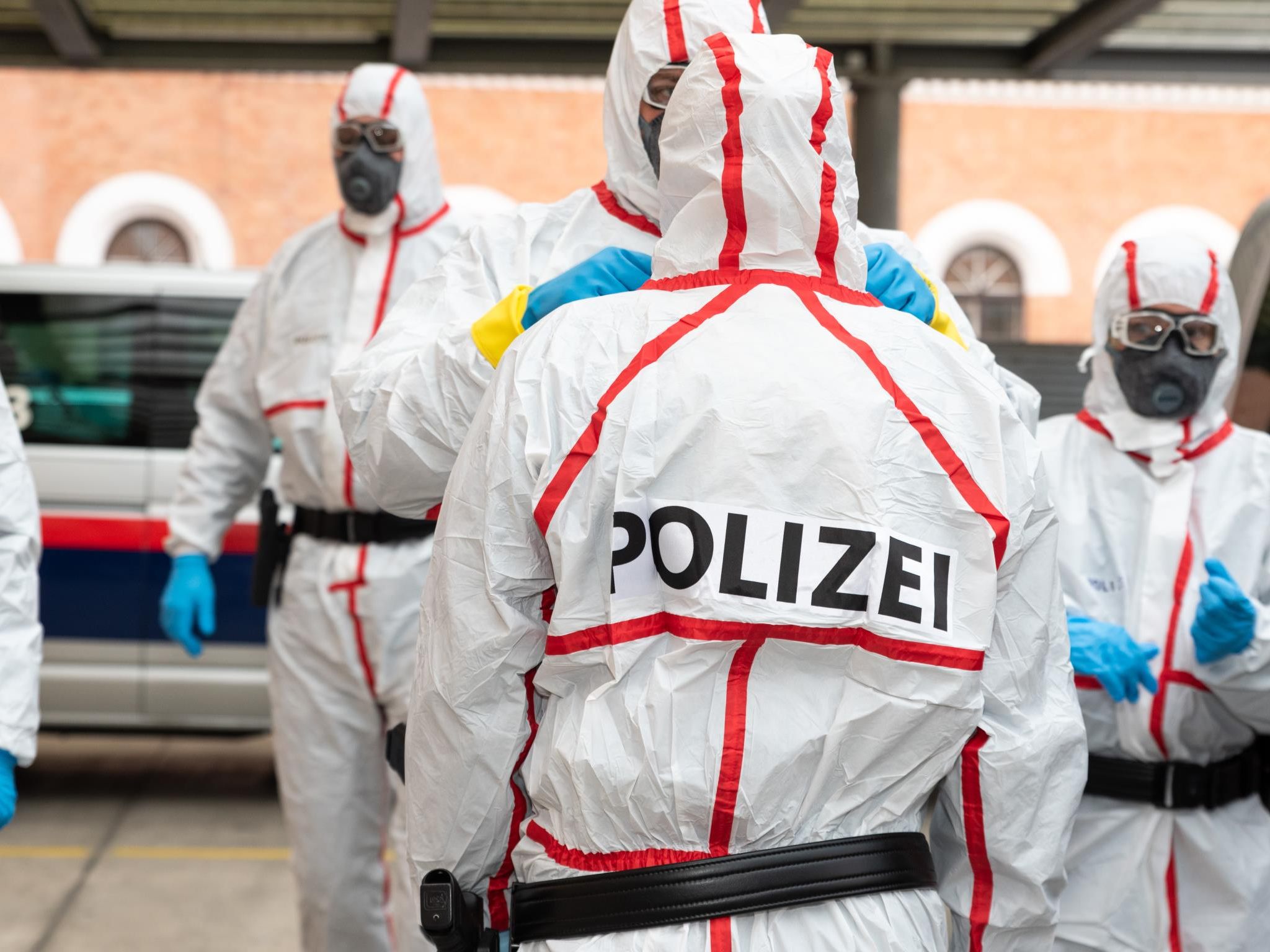 In Wien sorgte ein Mann für Aufsehen, der trotz positivem Corona-Test zu einem Gerichtstermin gehen wollte In Wien sorgte ein Mann für Aufsehen, der trotz positivem Corona-Test zu einem Gerichtstermin gehen wollte