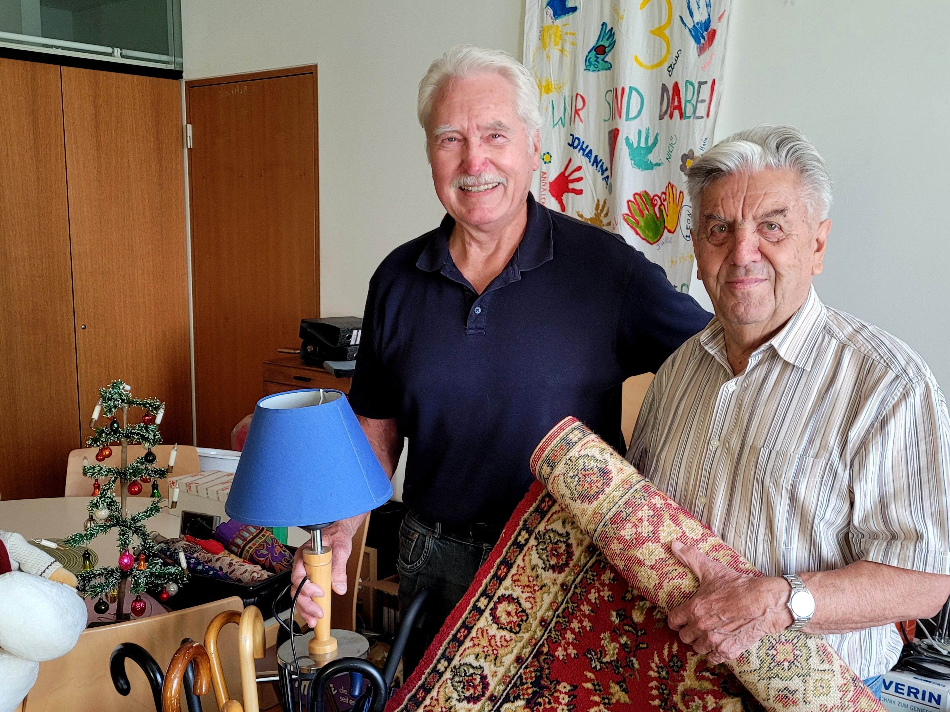 Siegfried Kern und Robert Stefani von der Pfarrheimverwaltung laden als umsichtige Organisatoren zu einem blasmusikalisch umrahmten Flohmarkt. Siegfried Kern und Robert Stefani von der Pfarrheimverwaltung laden als umsichtige Organisatoren zu einem blasmusikalisch umrahmten Flohmarkt.
