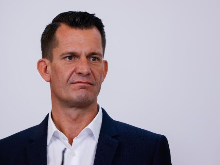 Gesundheitsminister Wolfgang Mückstein kündigt verschärfte Corona-Regel an, sollte die Auslastung der Intensivbetten über 20 Prozent steigen. Gesundheitsminister Wolfgang Mückstein kündigt verschärfte Corona-Regel an, sollte die Auslastung der Intensivbetten über 20 Prozent steigen.