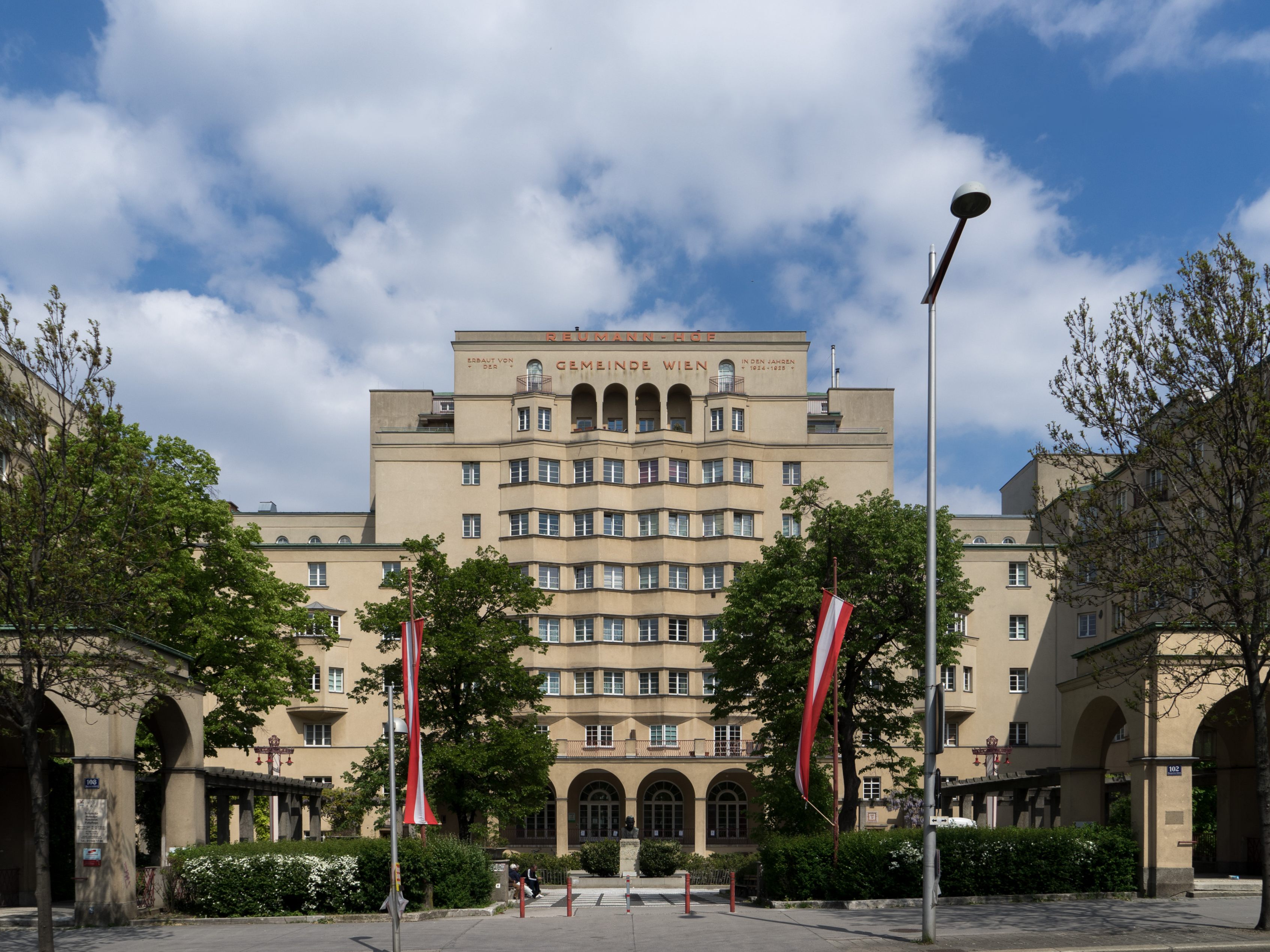 Im Reumannhof startet die Impfaktion der Stadt Wien. Im Reumannhof startet die Impfaktion der Stadt Wien.