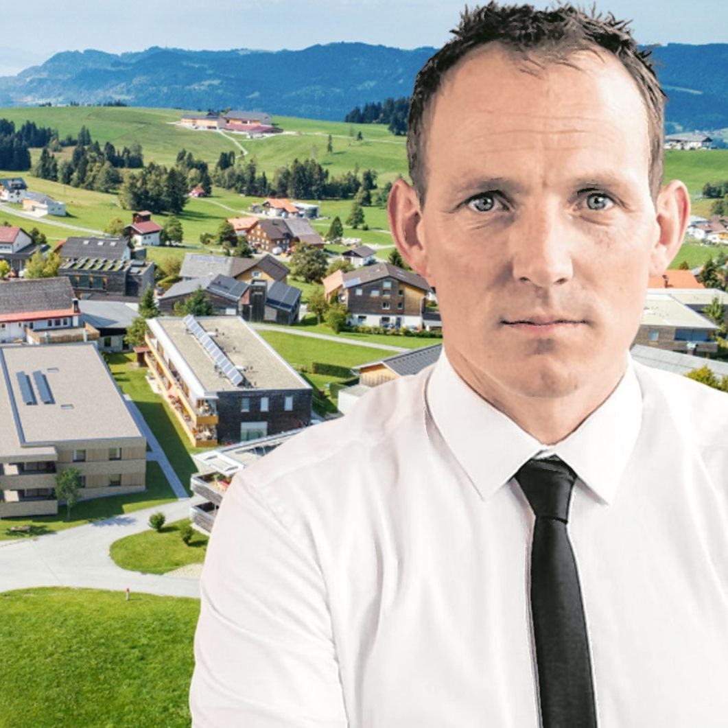 Bürgermeister Lukas Schrattenthaler war bei "Vorarlberg LIVE" zur Corona-Situation in Sulzberg zu Gast.