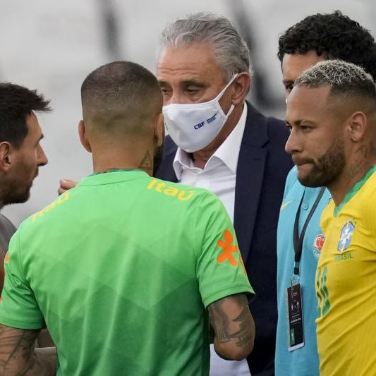 Messi und Neymar können es nicht fassen.