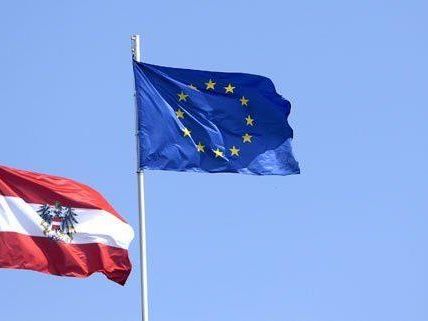 Insgesamt bekommt Österreich 3,5 Milliarden an Zuschüssen. Insgesamt bekommt Österreich 3,5 Milliarden an Zuschüssen.