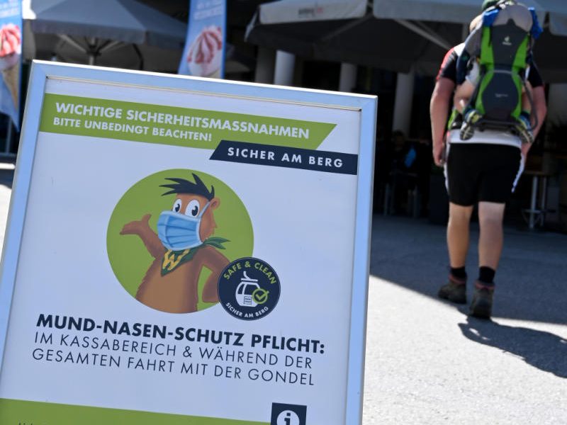 Kein "Sommer wie damals". Die vierte Corona-Welle nahm deutlich früher an Fahrt auf, als vergangenen Herbst. Kein "Sommer wie damals". Die vierte Corona-Welle nahm deutlich früher an Fahrt auf, als vergangenen Herbst.