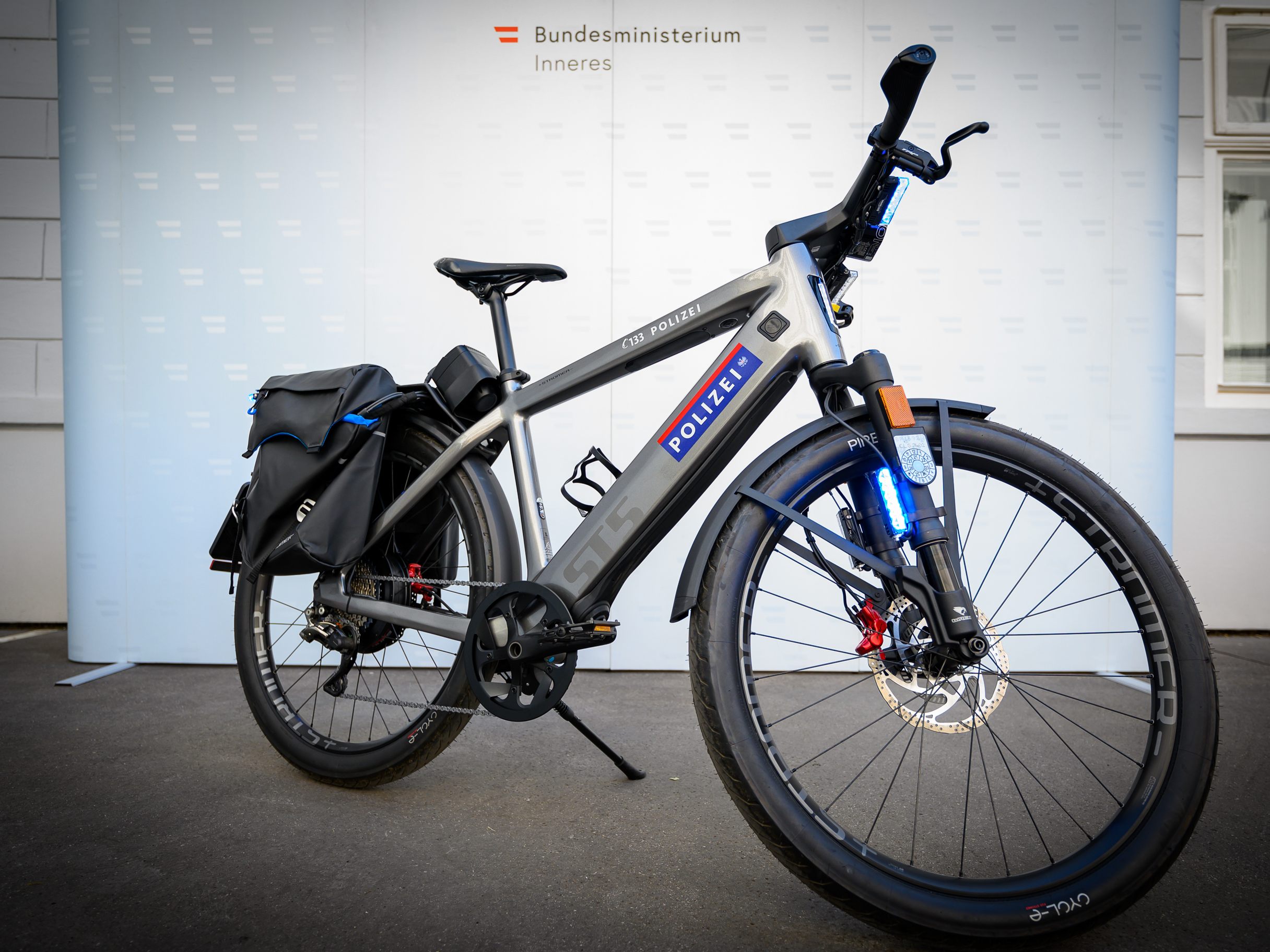 Der "uniformierte Fahrraddienst" hat künftig ein paar PS mehr. Der "uniformierte Fahrraddienst" hat künftig ein paar PS mehr.