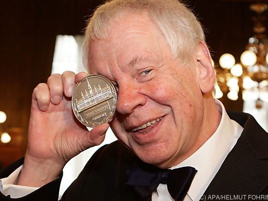 Peter Lodynski erhielt 2008 die silberne Ehrenmedaille der Stadt Wien.