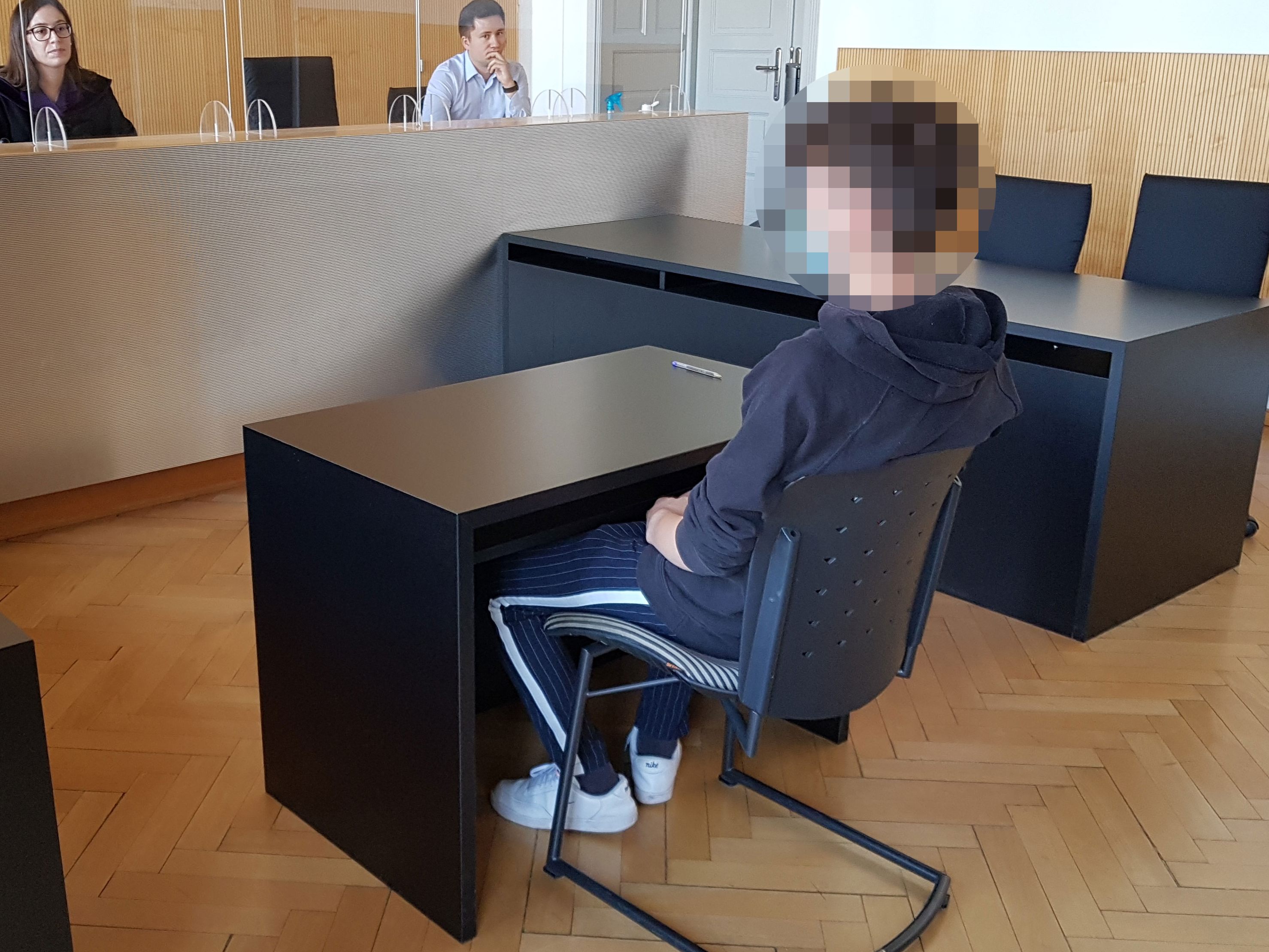 Nach einem tödlichen Urteil musste sich ein 19-Jähriger vor Gericht verantworten.